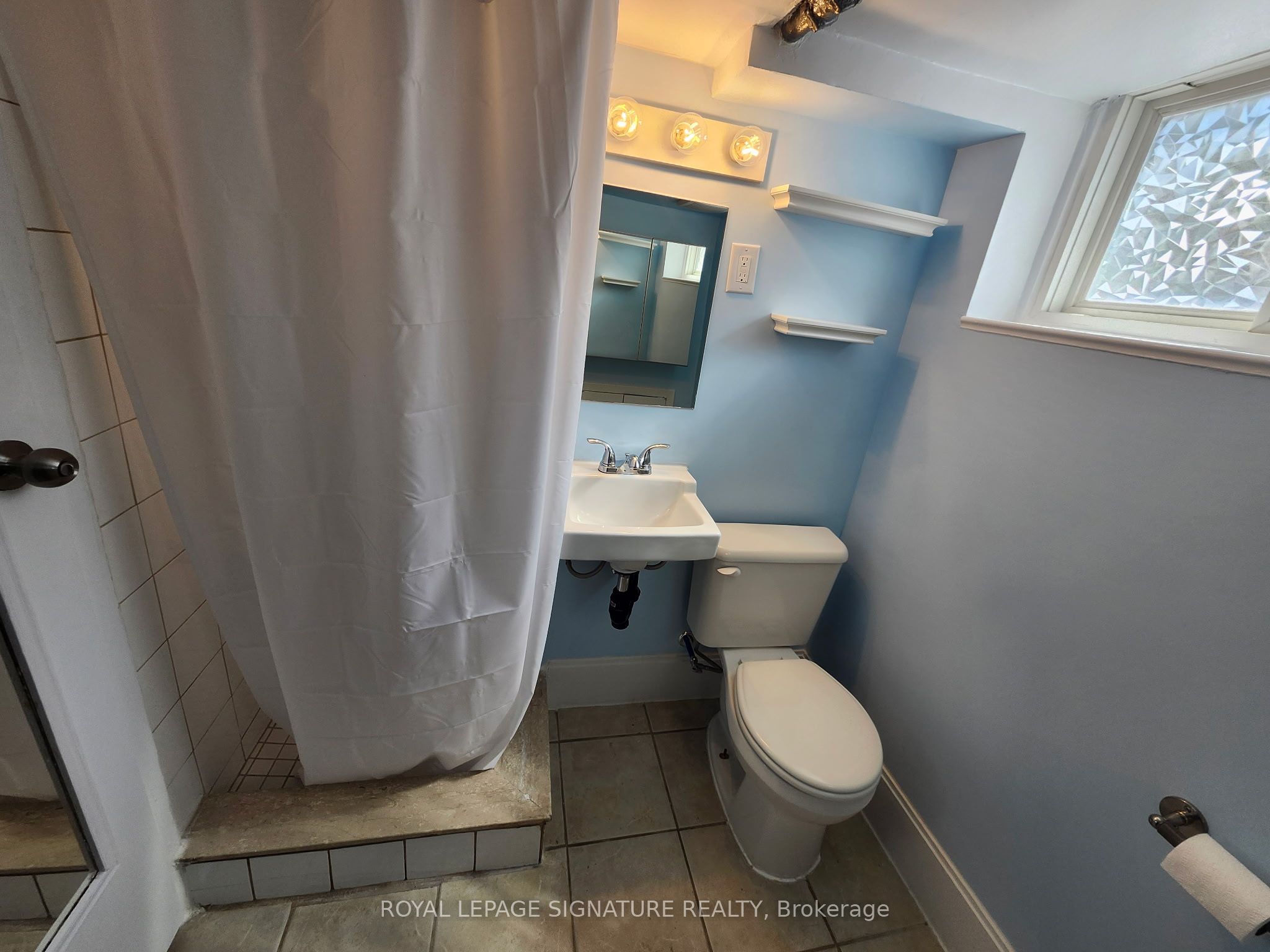 33 Sharpe Street Lower Property Photo 5