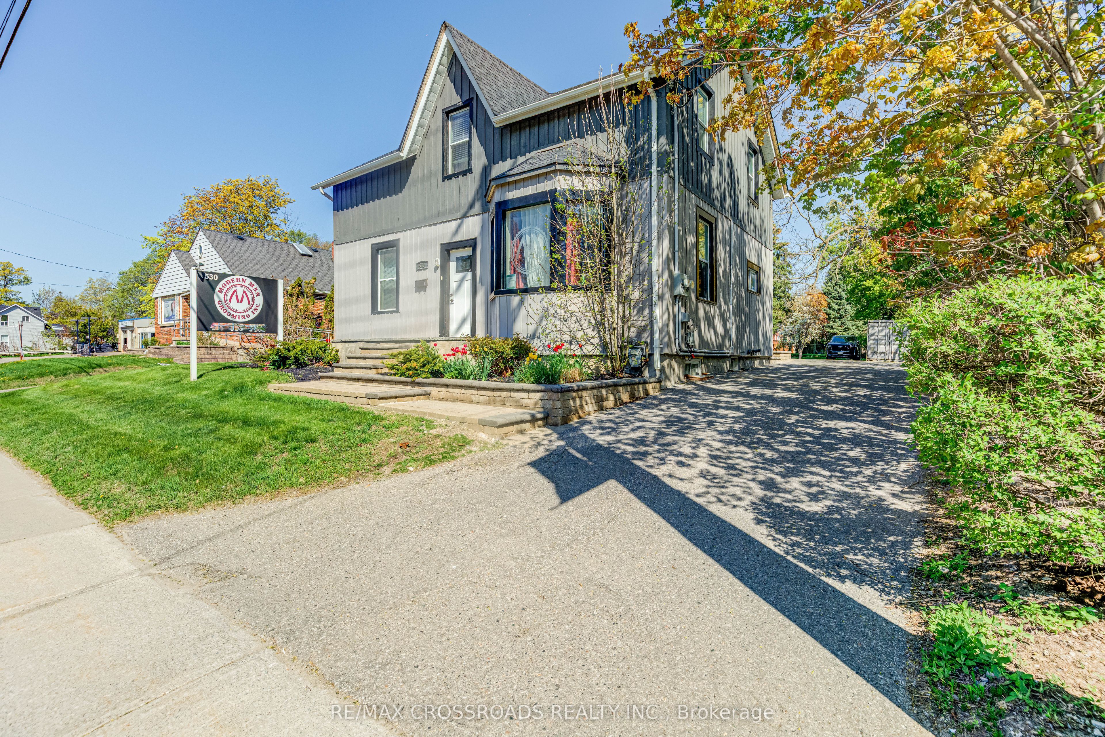 530 Kingston Road W Property Photo 2
