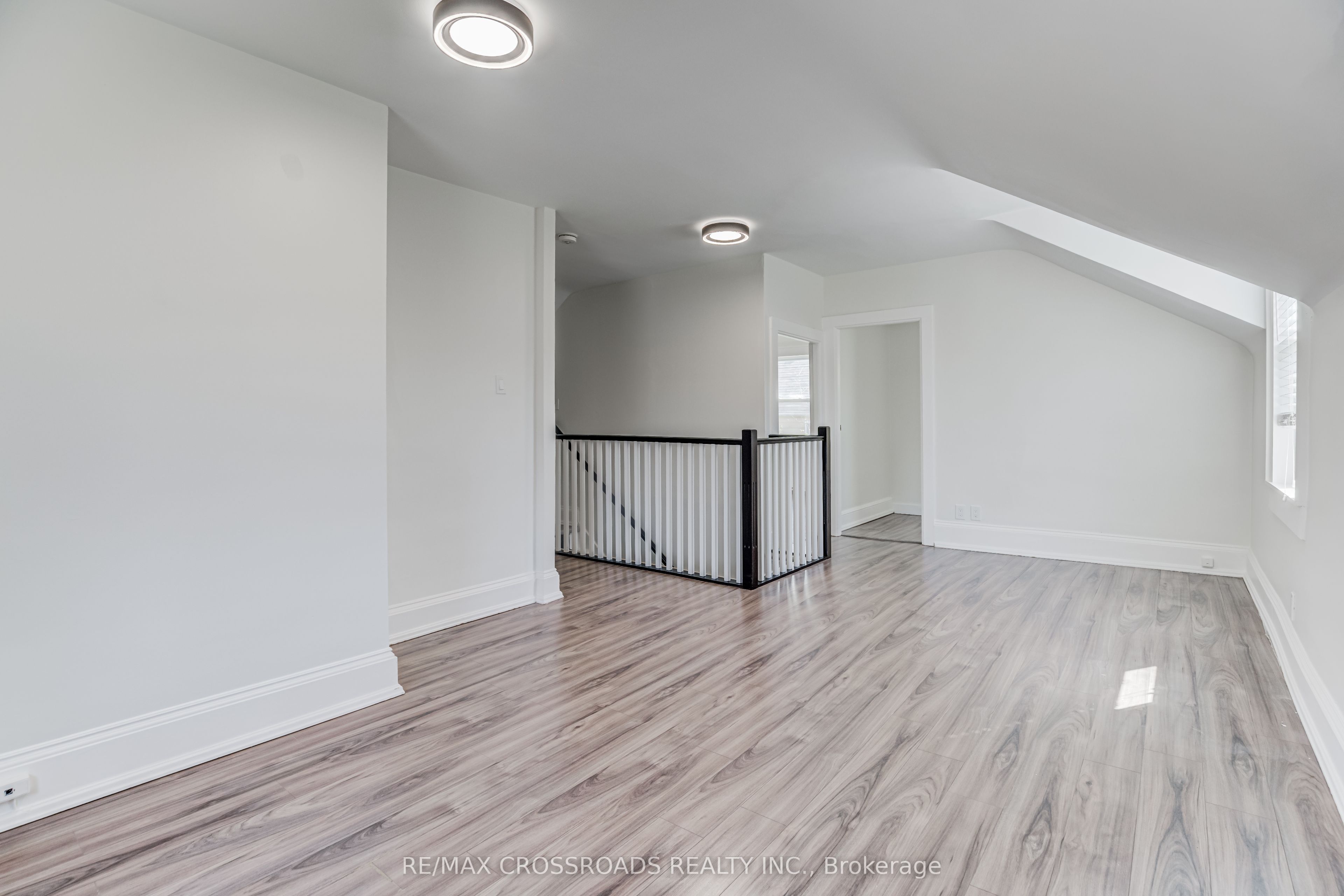 530 Kingston Road W Property Photo 6