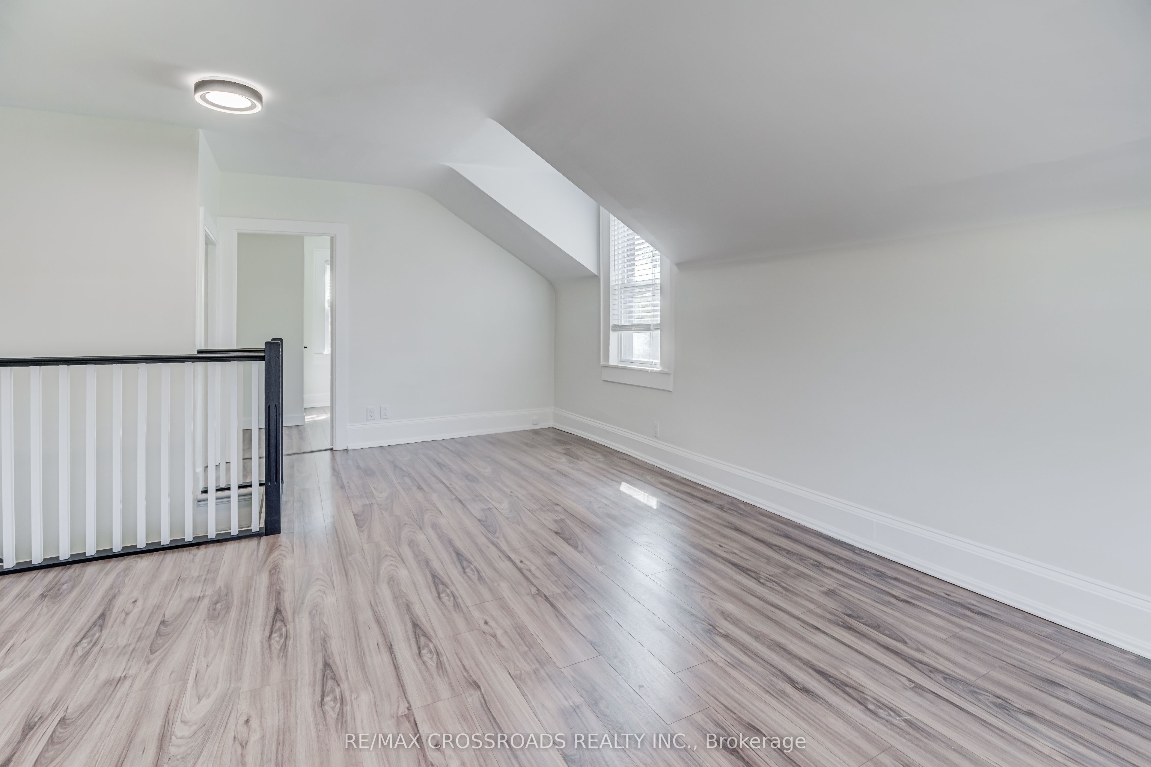 530 Kingston Road W Property Photo 7