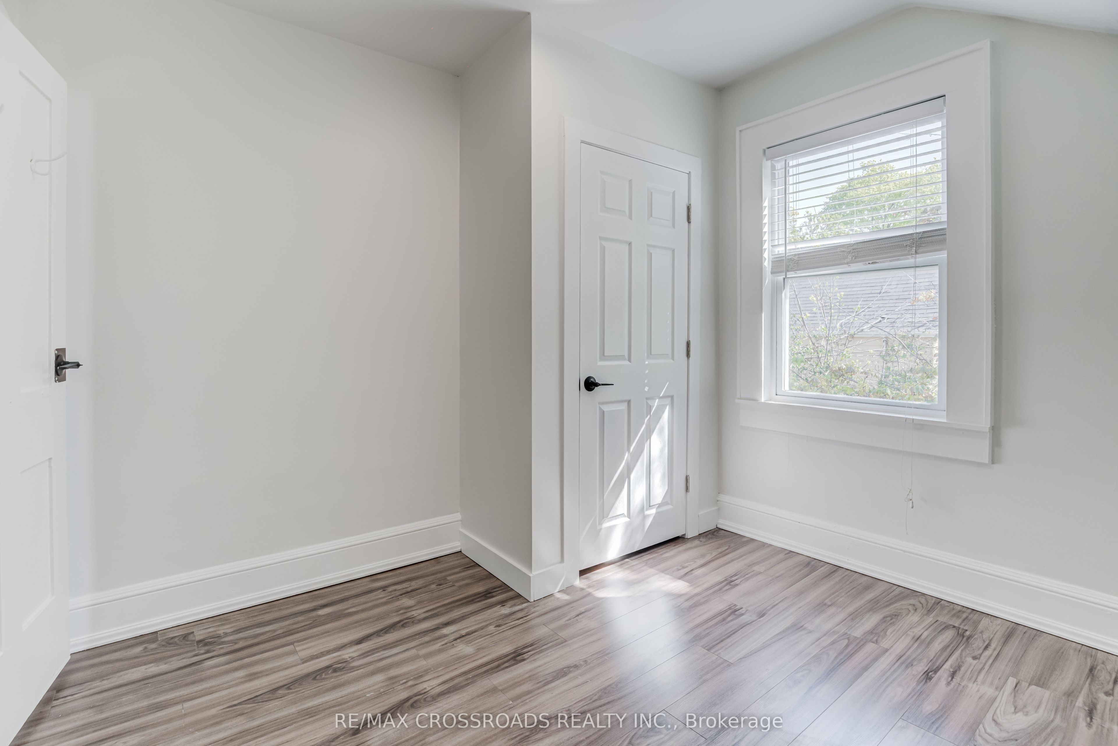 530 Kingston Road W Property Photo 13