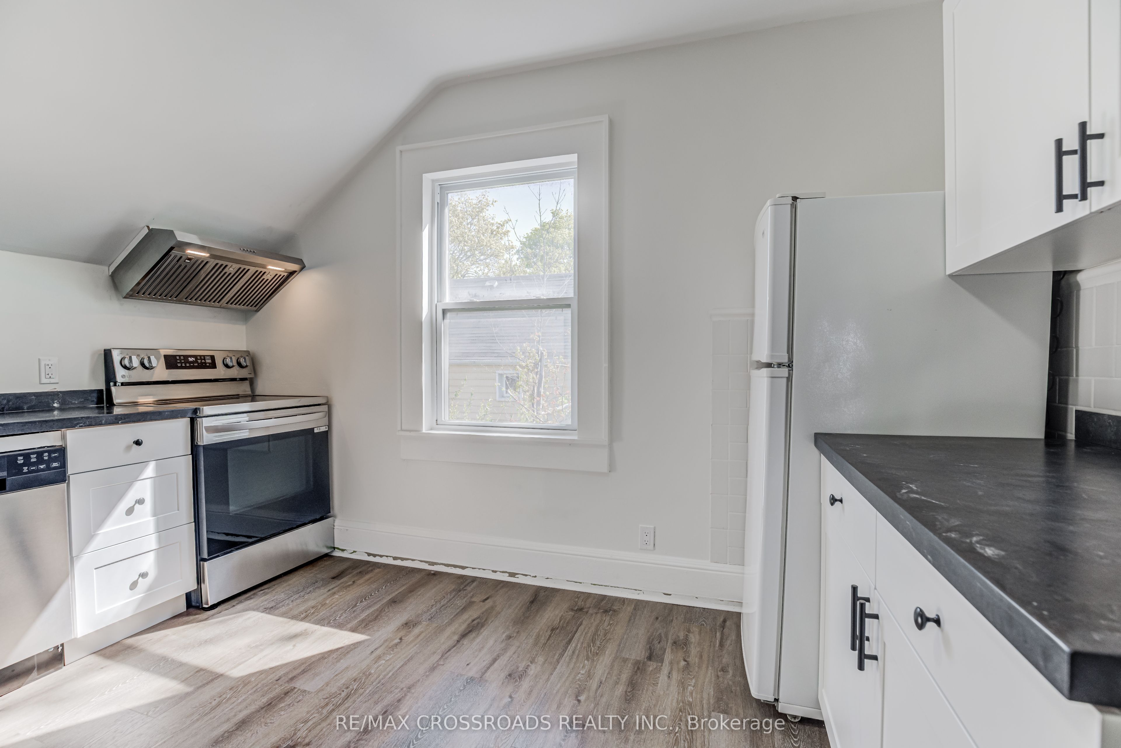 530 Kingston Road W Property Photo 17