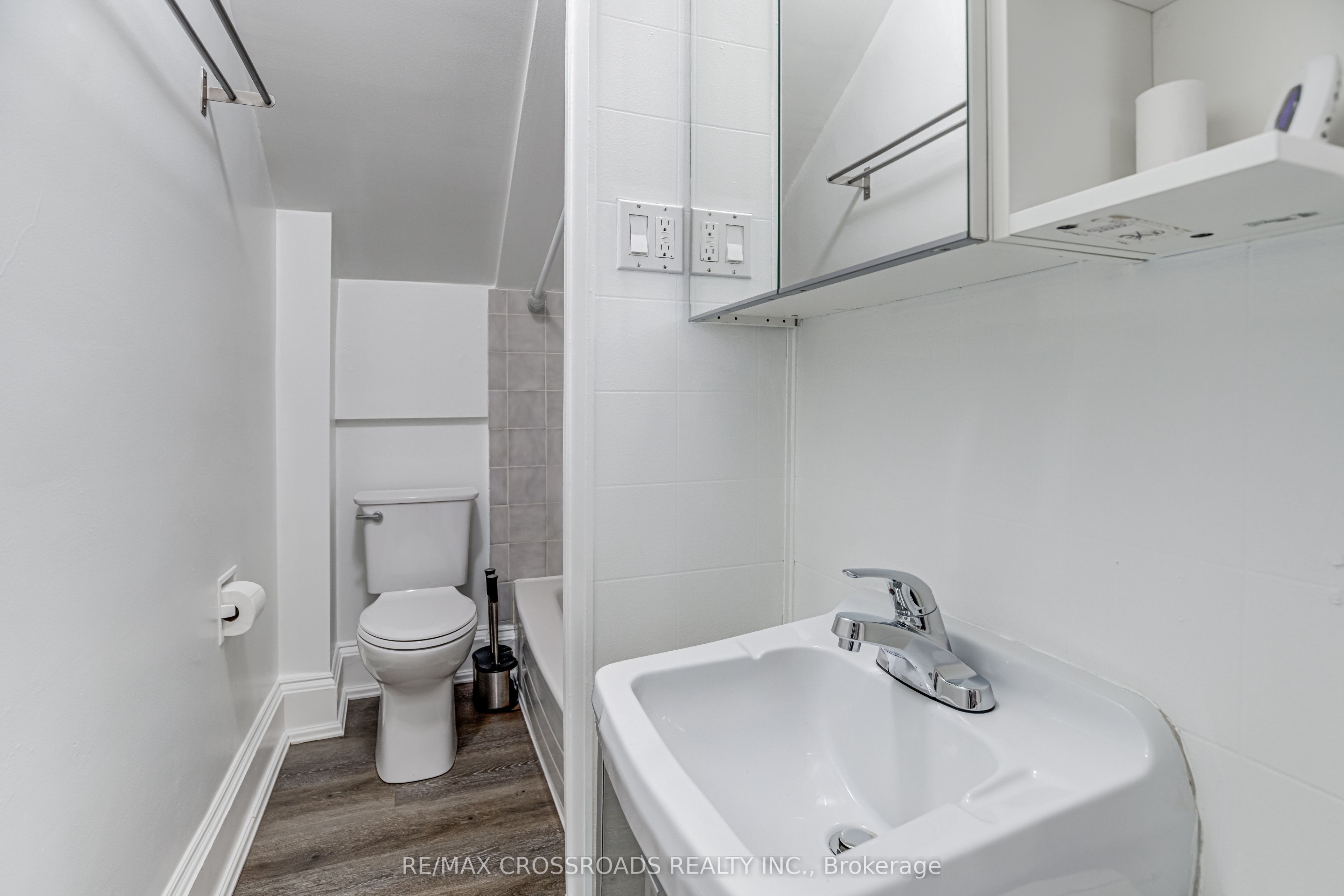 530 Kingston Road W Property Photo 21