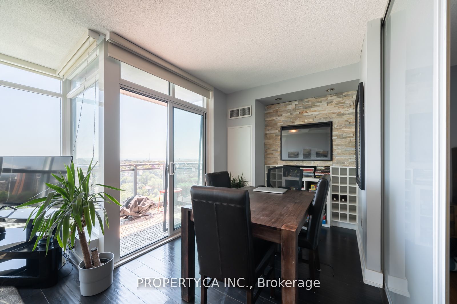 #1705 - 1048 Broadview Avenue Property Photo 12