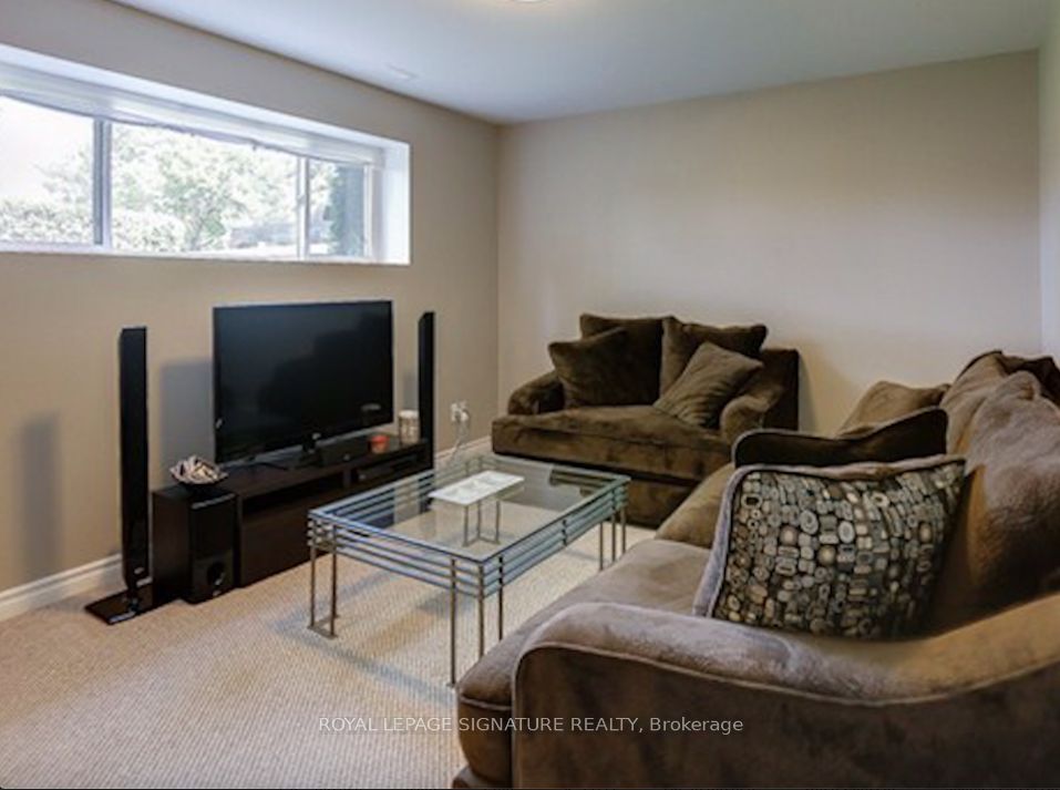 706 Annland St Property Photo 3