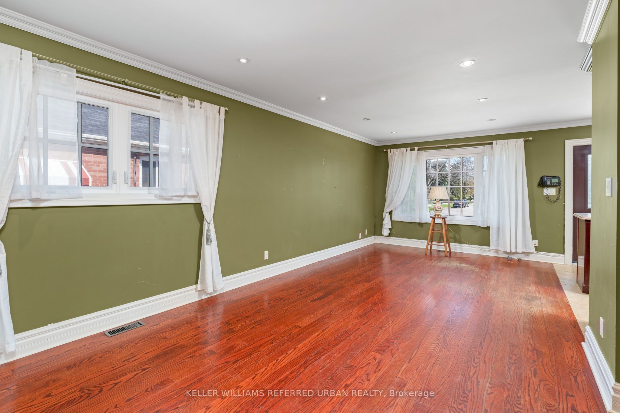 710 Pharmacy Avenue Property Photo 14