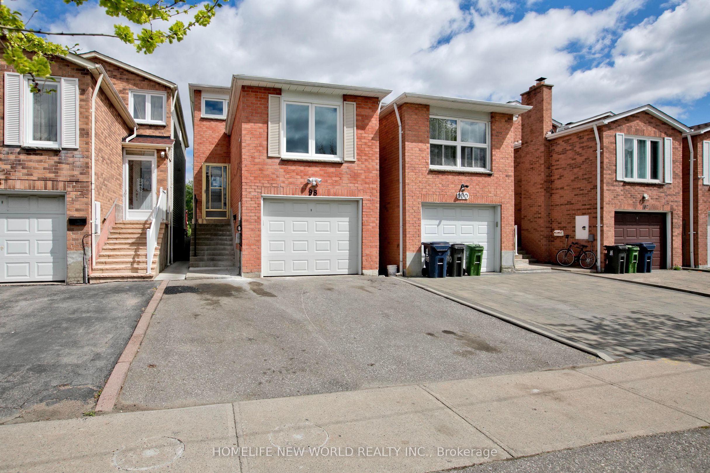 98 Seamist Crescent Property Photo