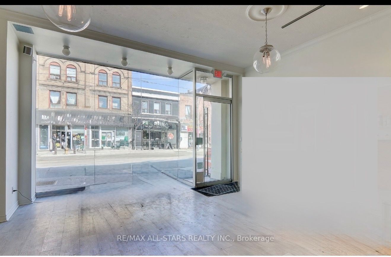 #100 - 715 Queen Street Property Photo 2