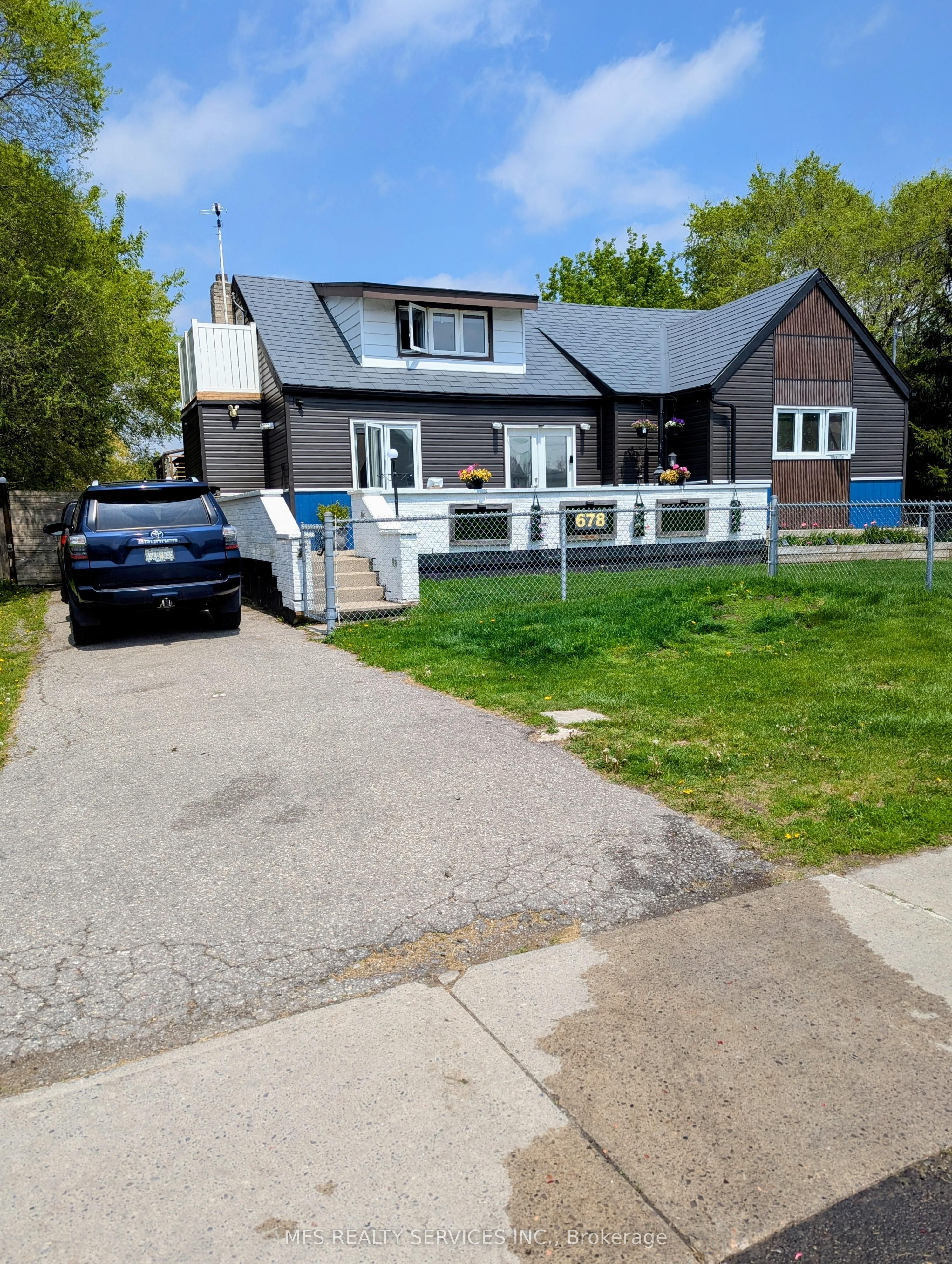 678 King St W Property Photo 1