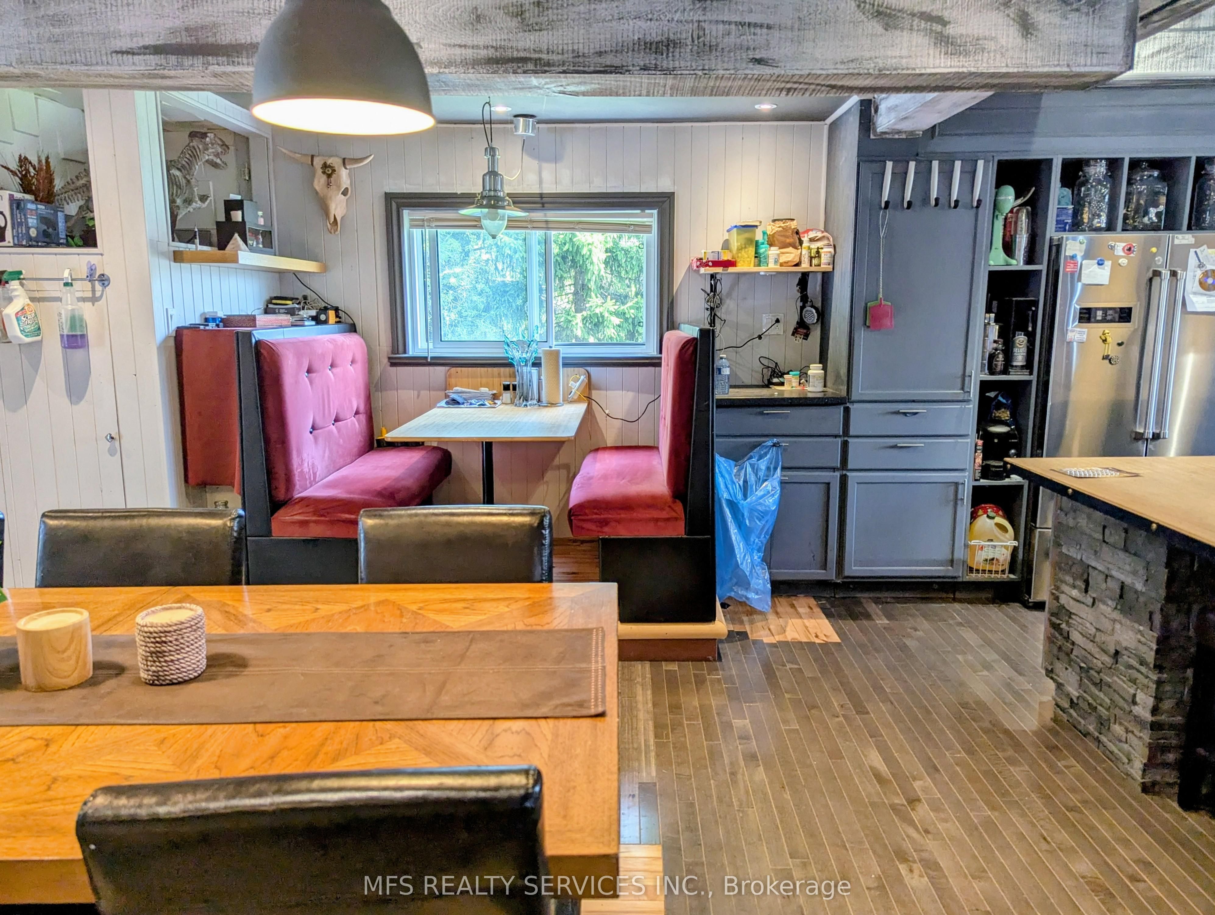 678 King Street W Property Photo 6