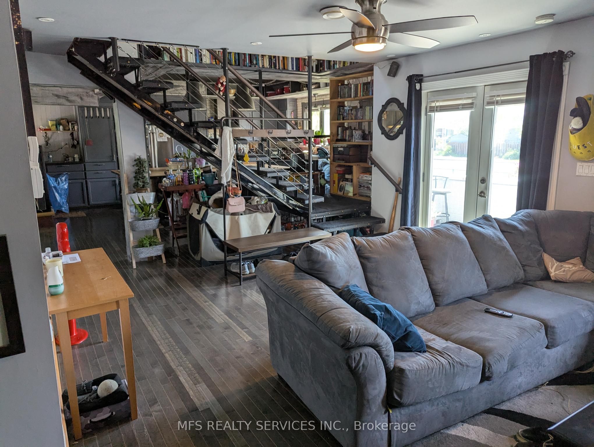 678 King Street W Property Photo 8