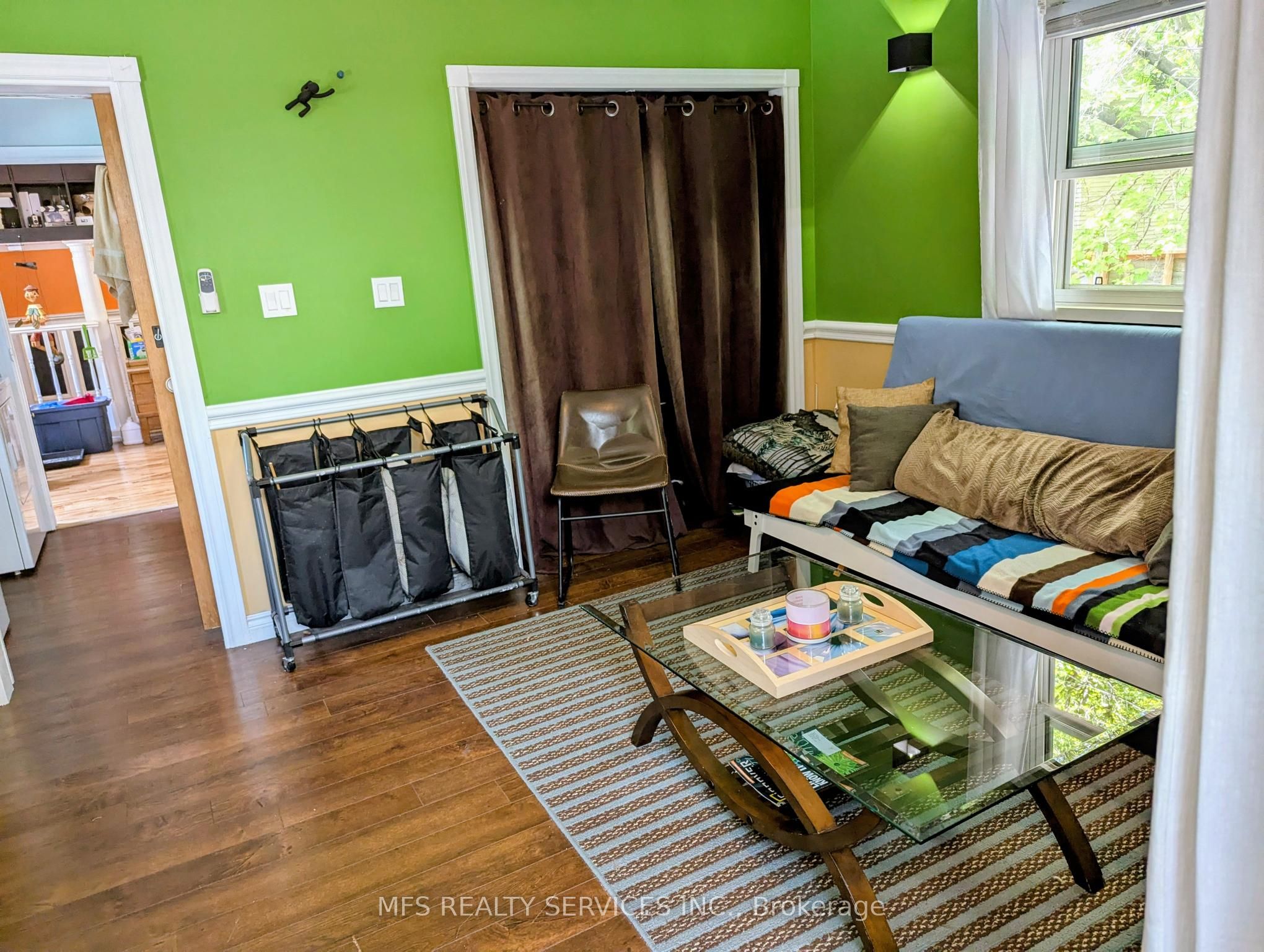 678 King Street W Property Photo 12