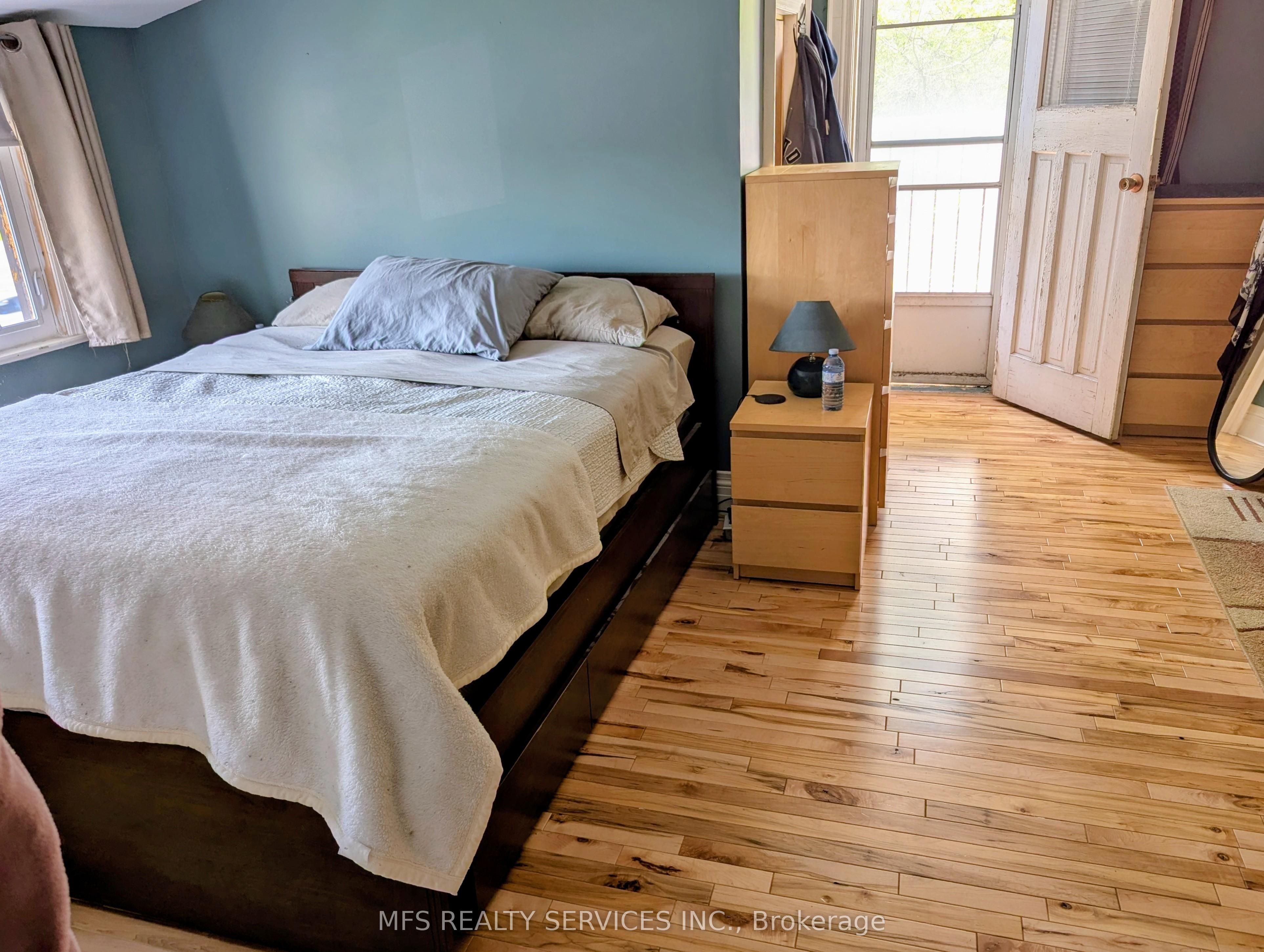 678 King Street W Property Photo 17