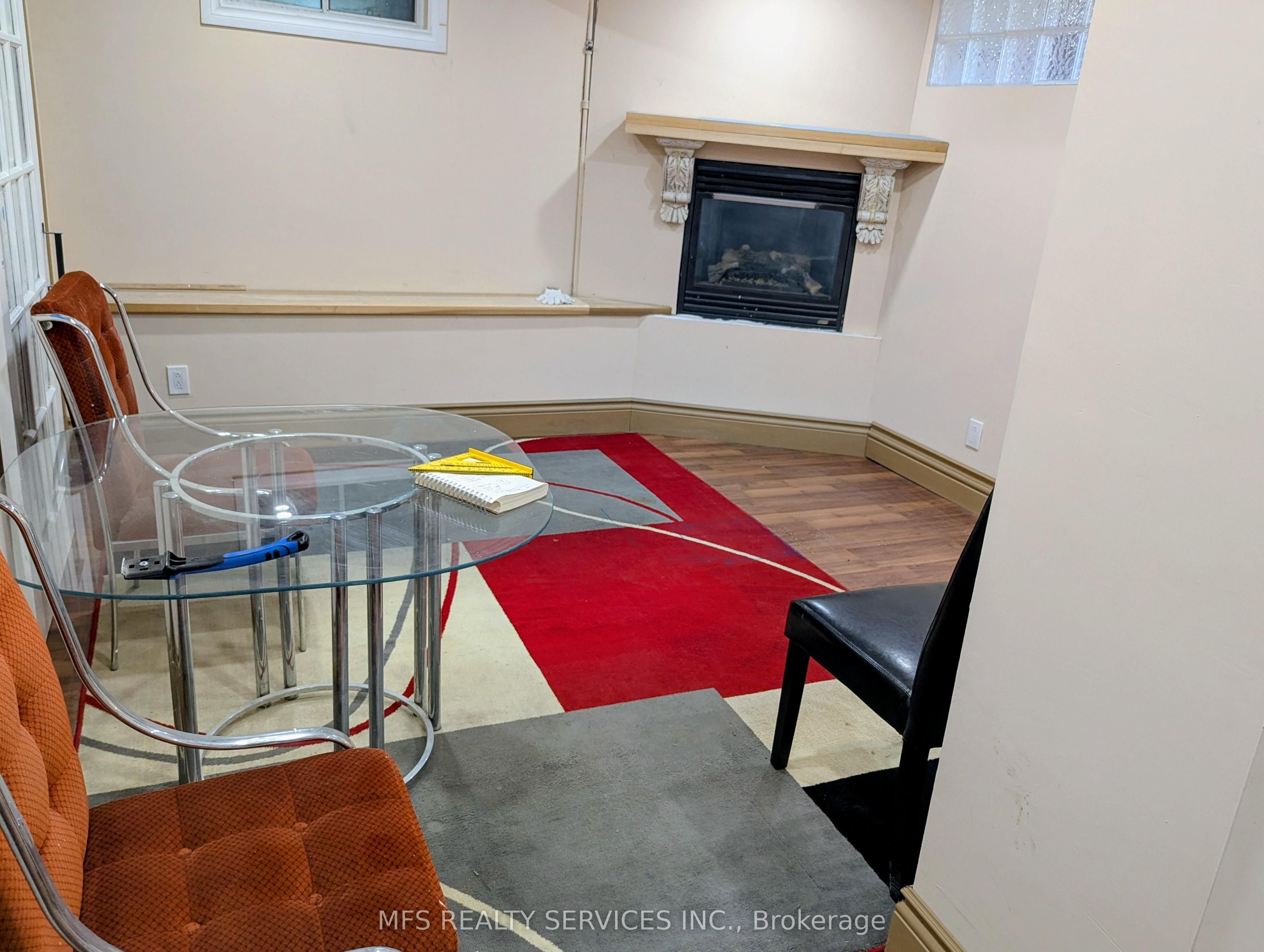 678 King Street W Property Photo 20