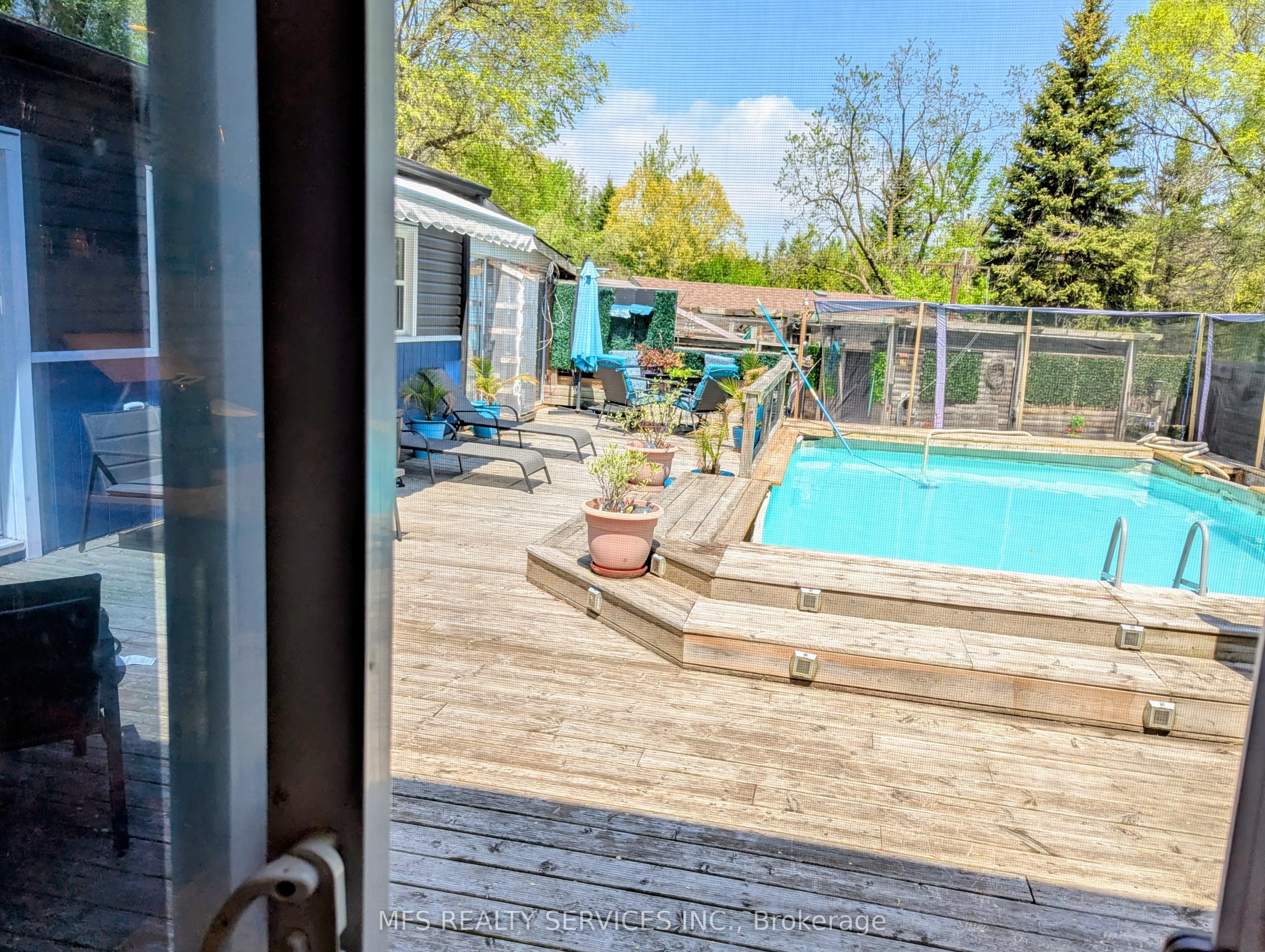 678 King Street W Property Photo 24