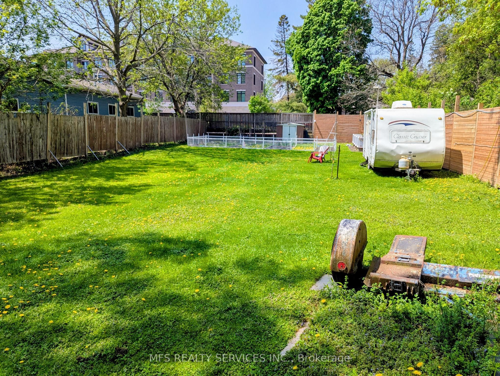 678 King Street W Property Photo 30
