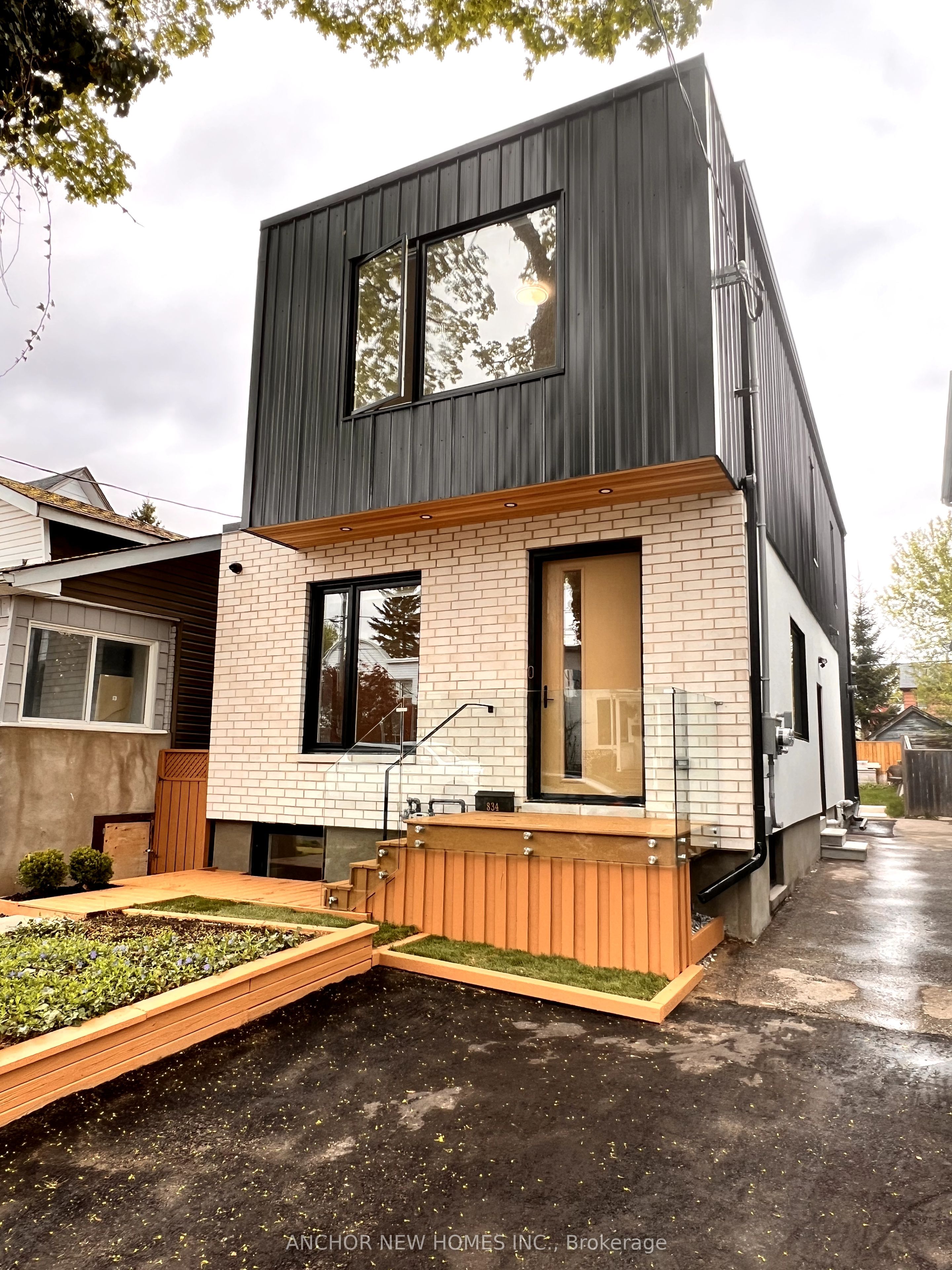 834 Sammon Avenue Property Photo