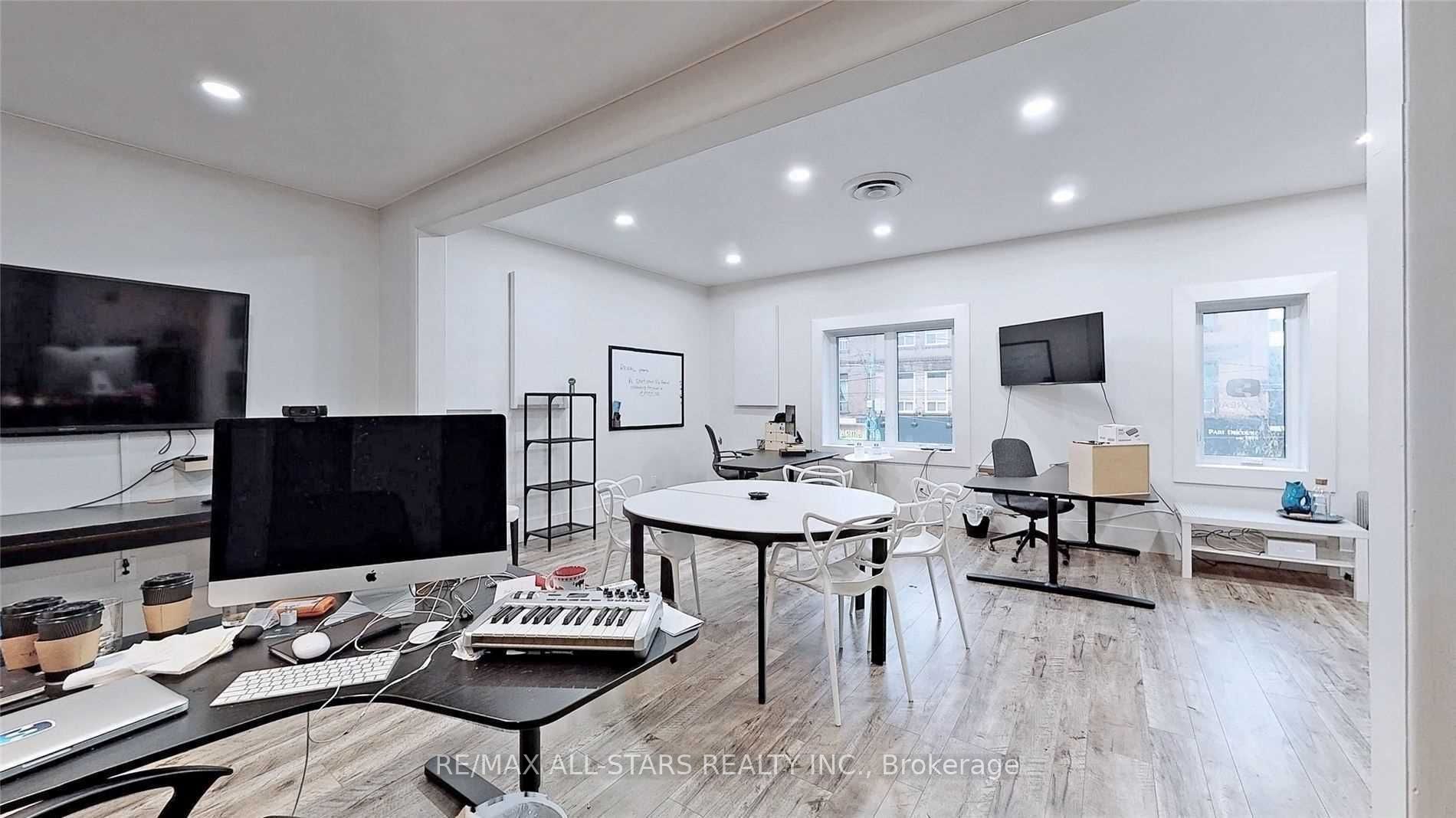 #201 - 715 Queen Street Property Photo 2