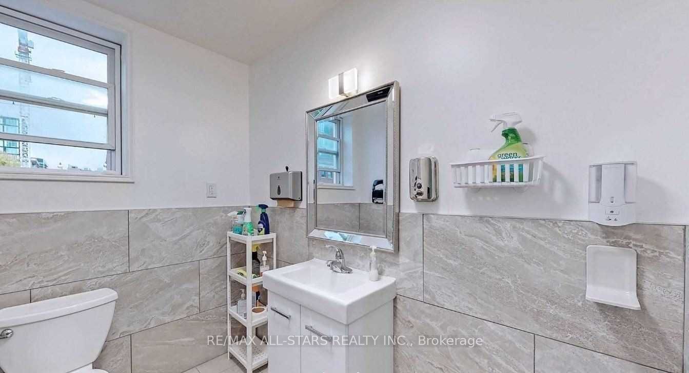 #201 - 715 Queen Street Property Photo 8