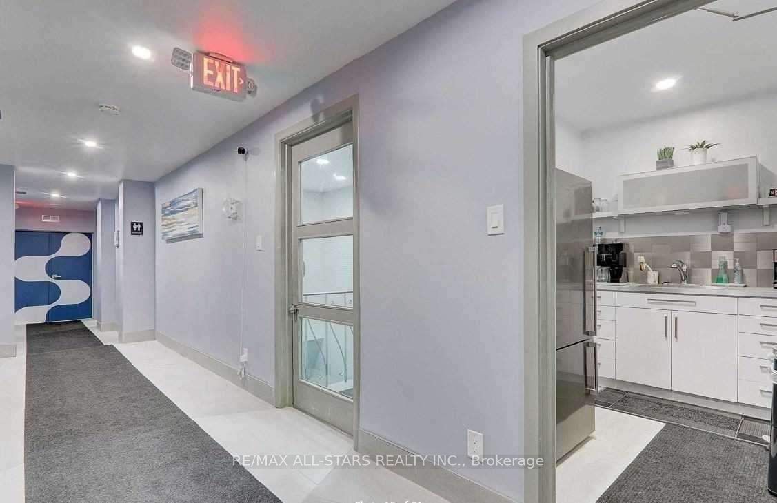 #201 - 715 Queen Street Property Photo 9