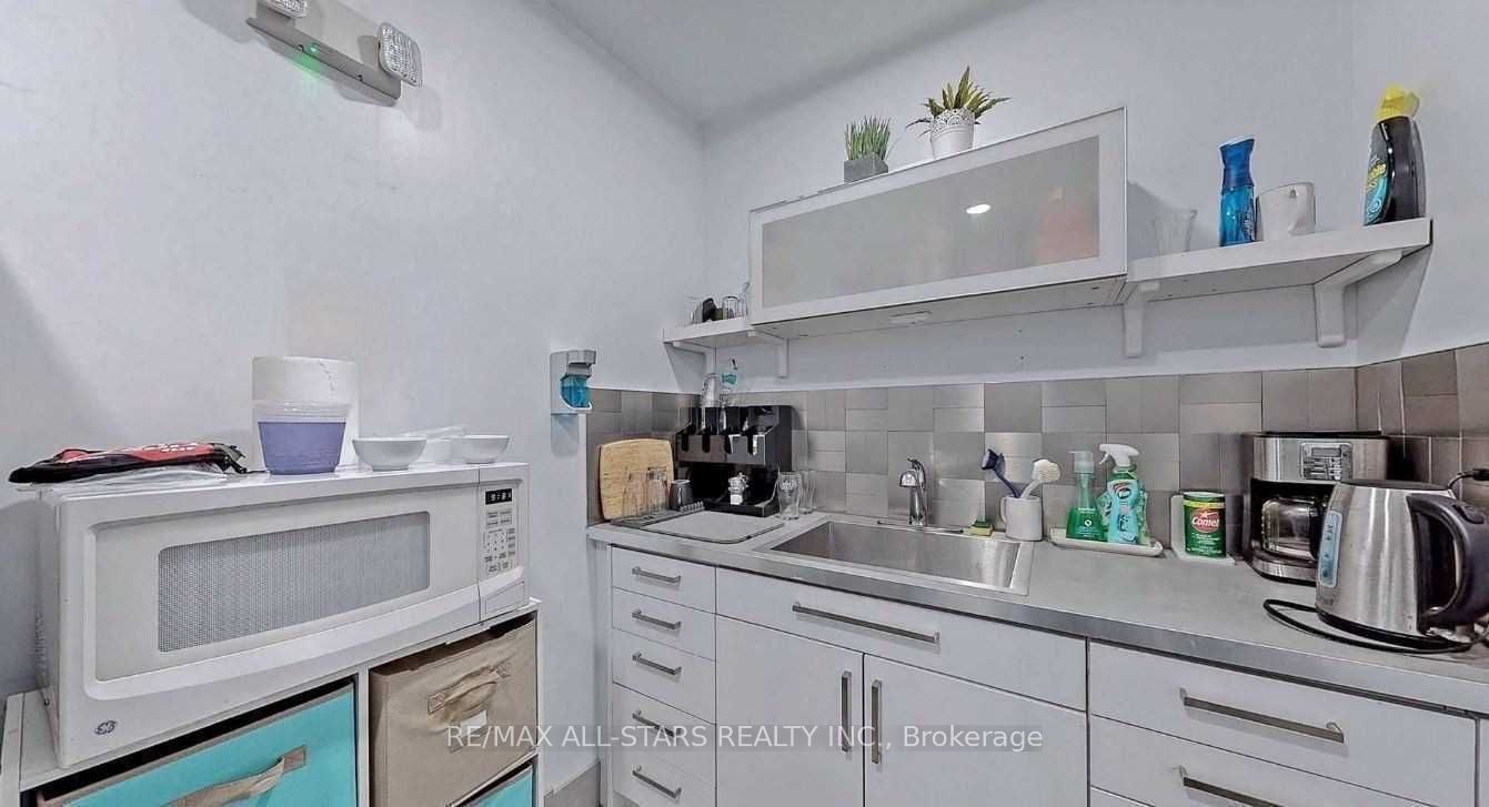 #201 - 715 Queen Street Property Photo 10