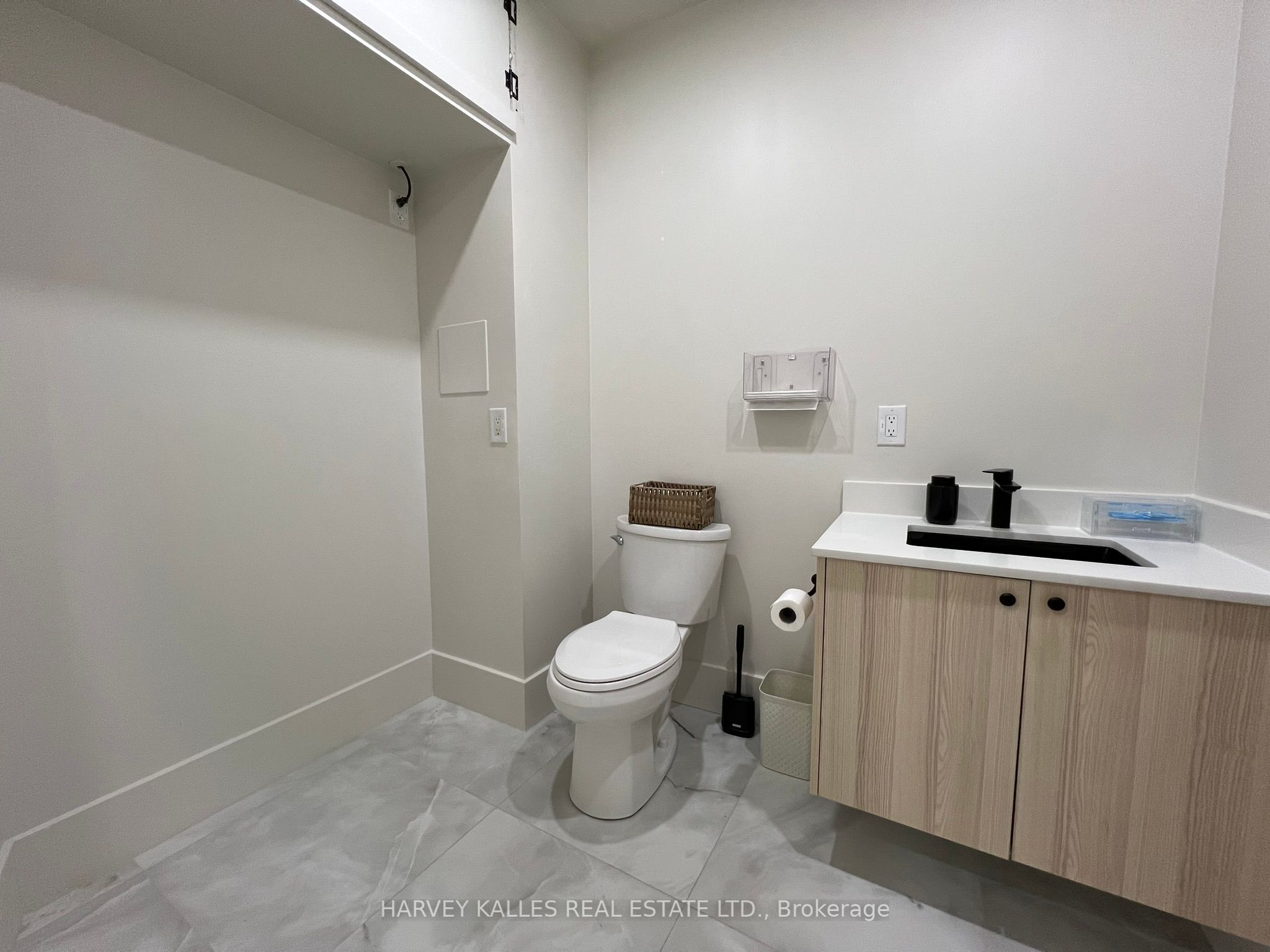 393 Danforth Avenue Property Photo 16