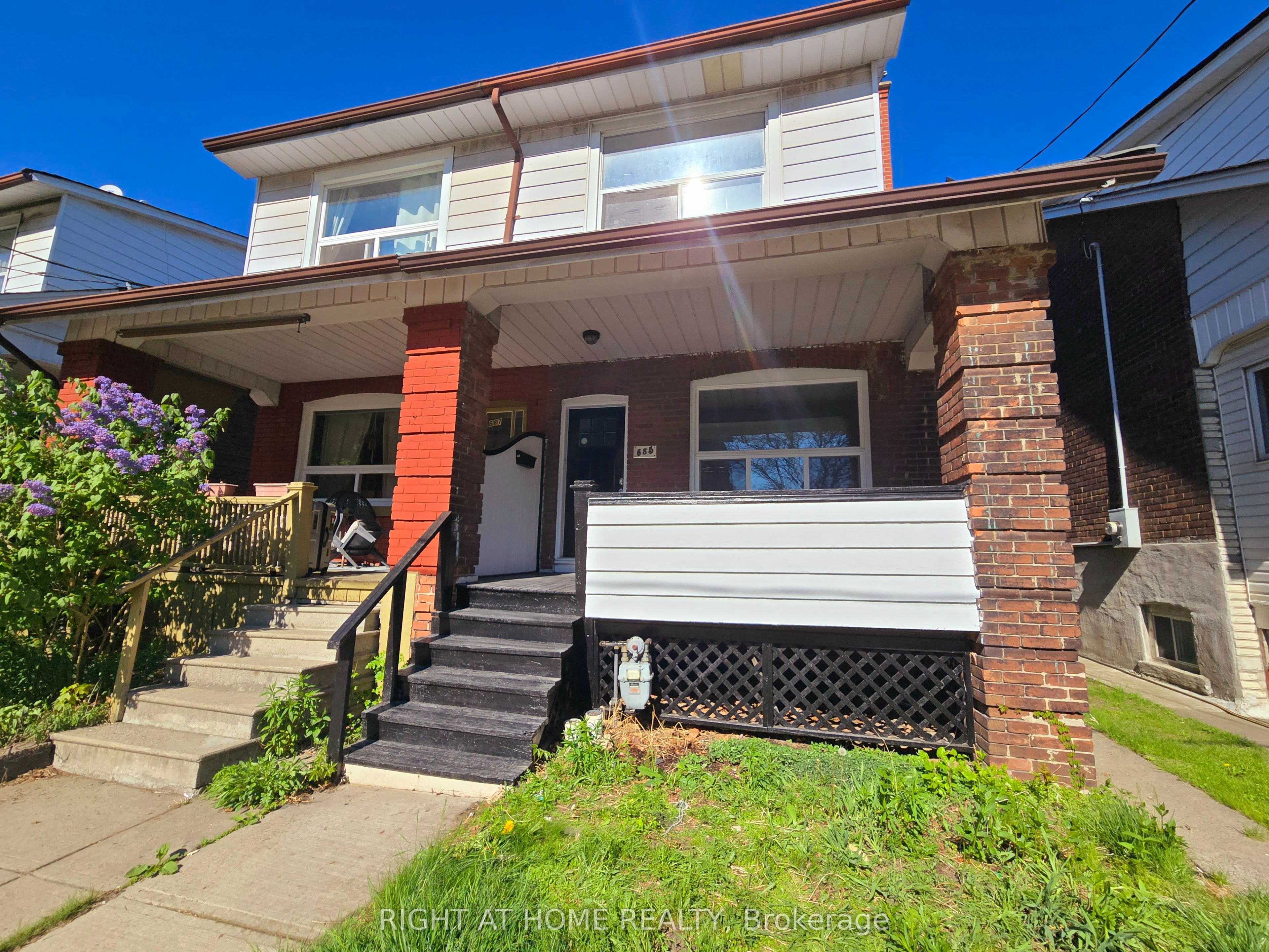 #main - 685 Greenwood Avenue Property Photo