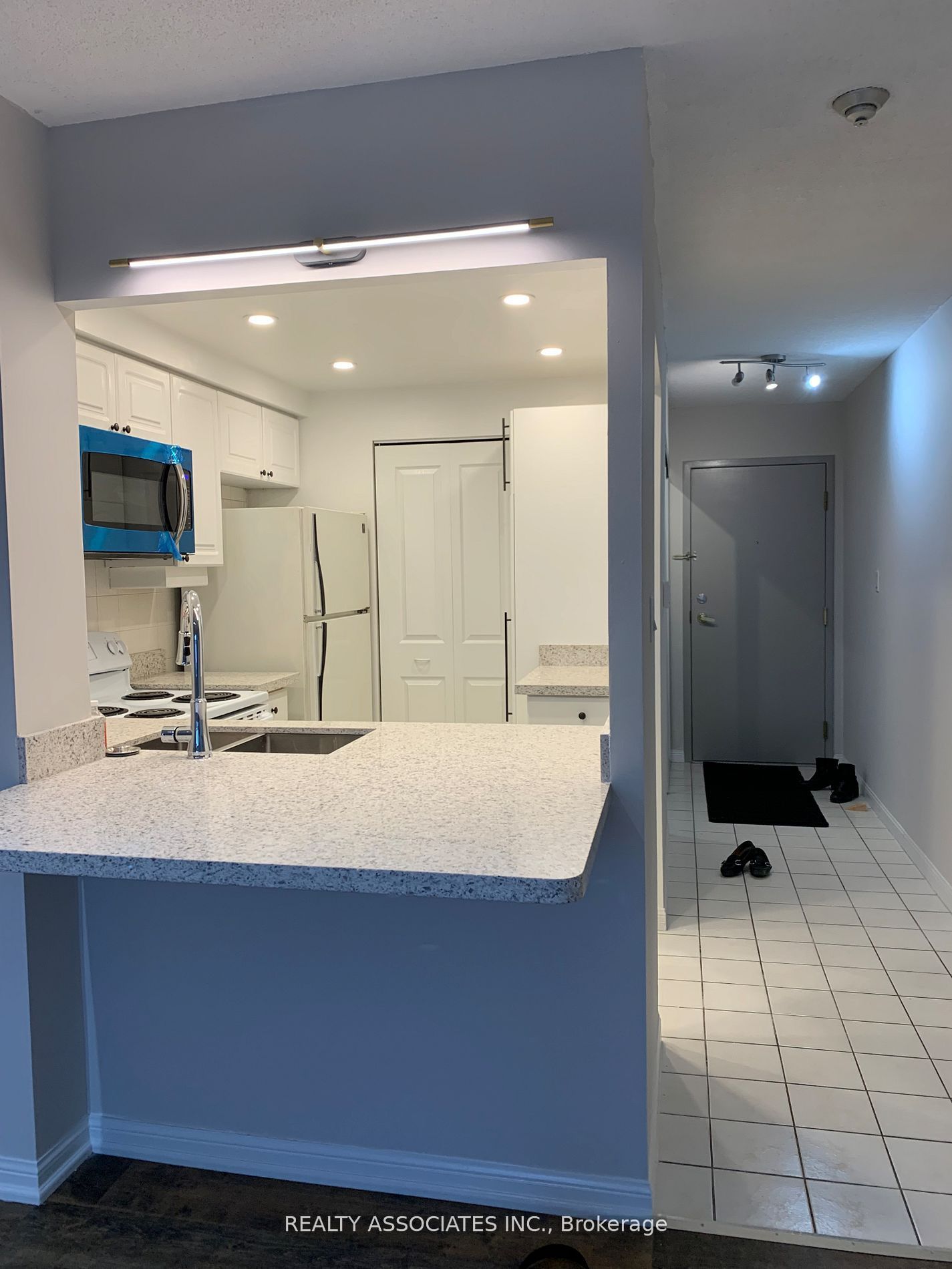 #705a - 88 Corporate Drive Property Photo 2