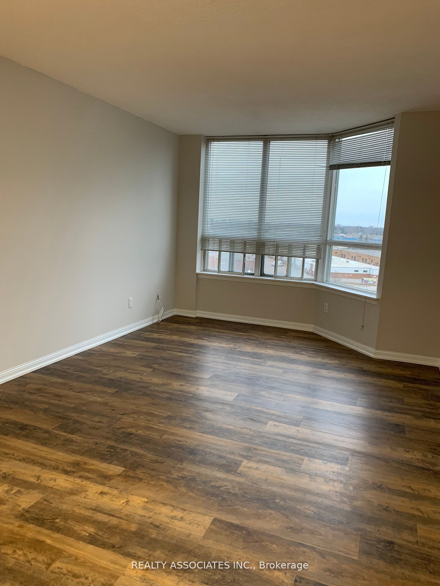 #705a - 88 Corporate Drive Property Photo 4