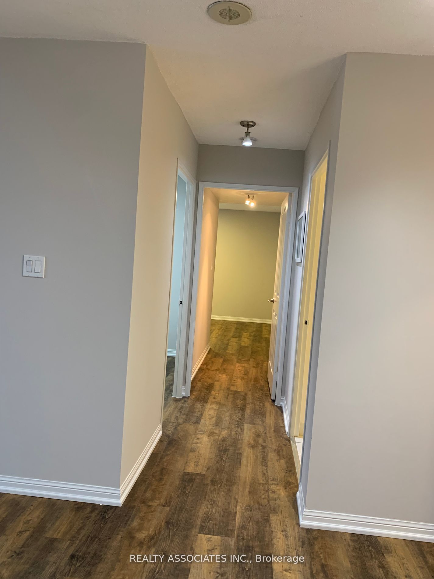 #705a - 88 Corporate Drive Property Photo 5