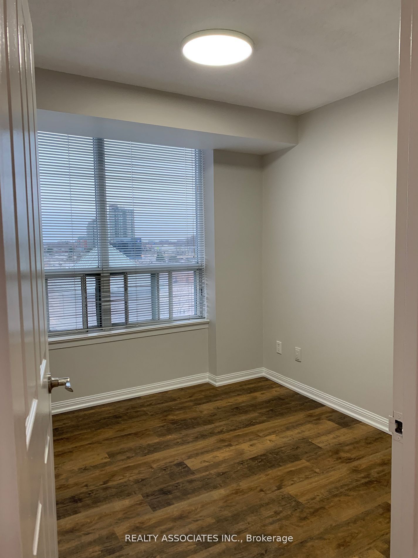 #705a - 88 Corporate Drive Property Photo 6