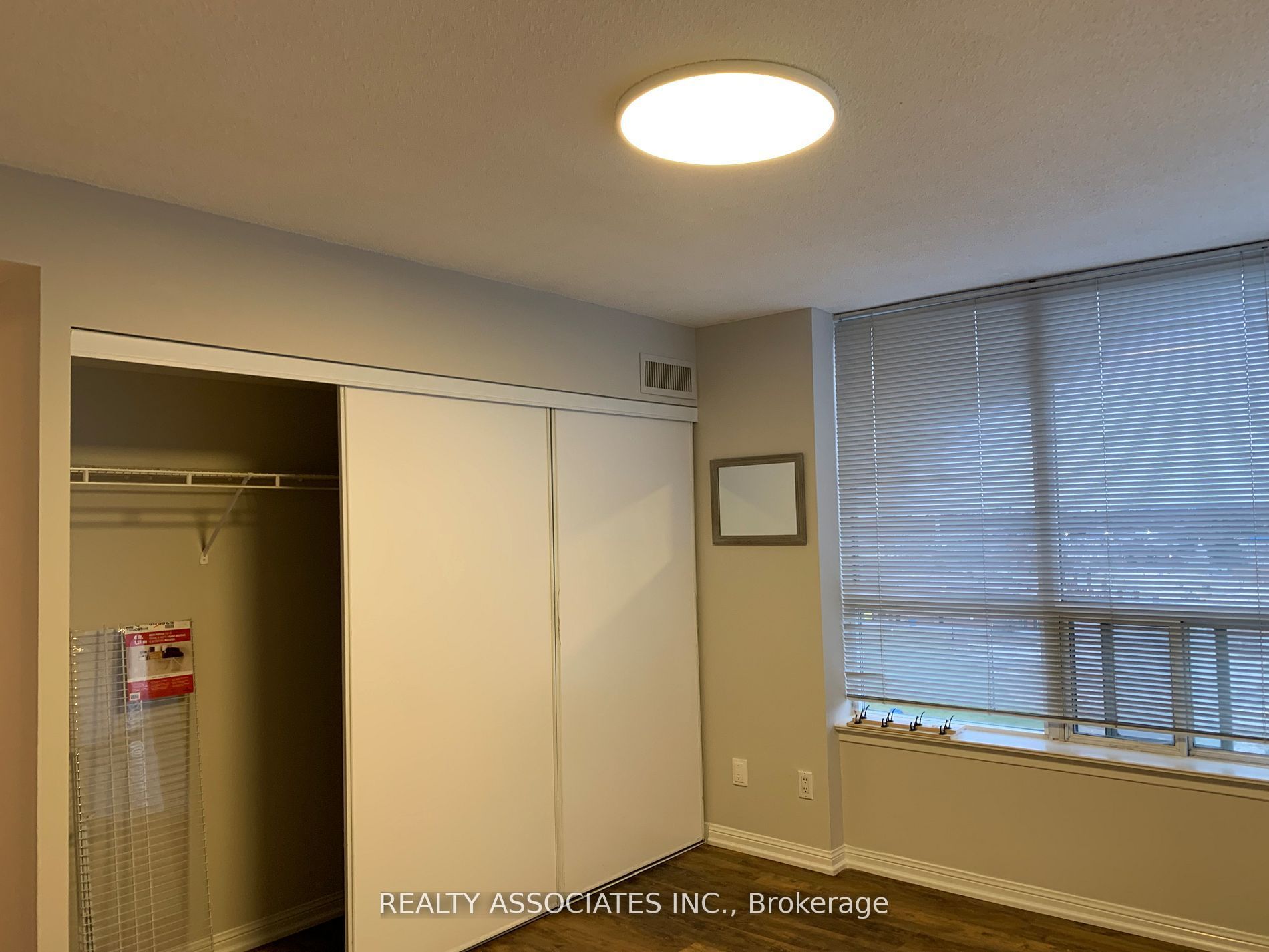 #705a - 88 Corporate Drive Property Photo 7