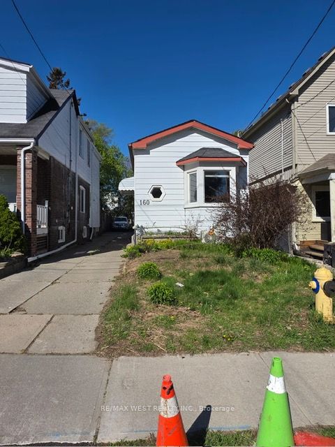 160 King Edward Avenue Property Photo