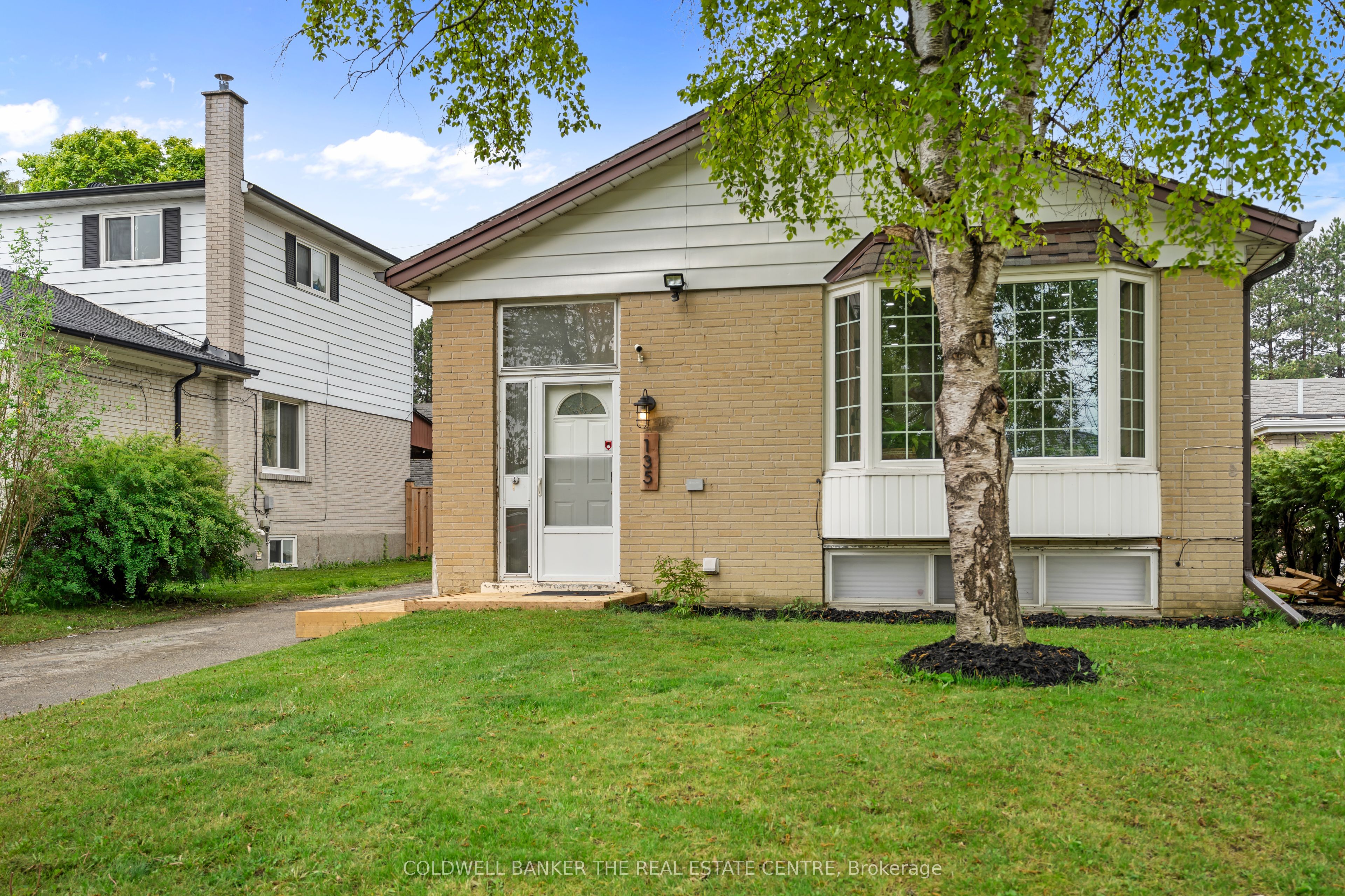 135 Lord Roberts Drive Picture