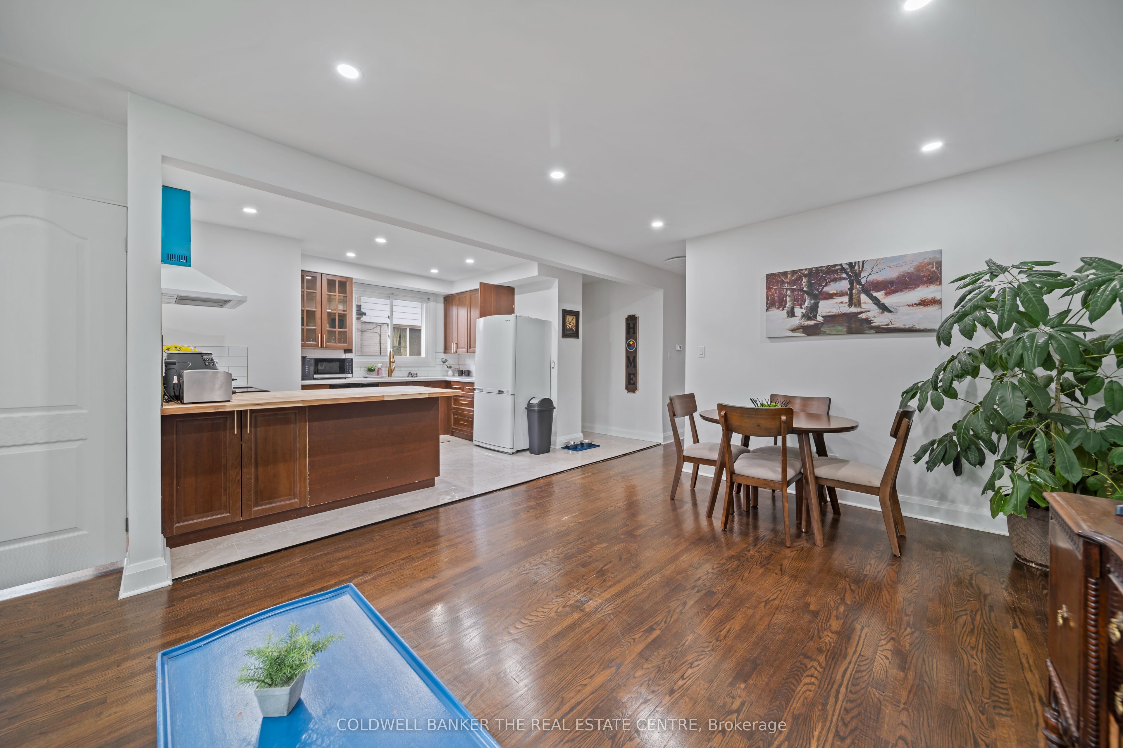 135 Lord Roberts Drive Property Photo 8
