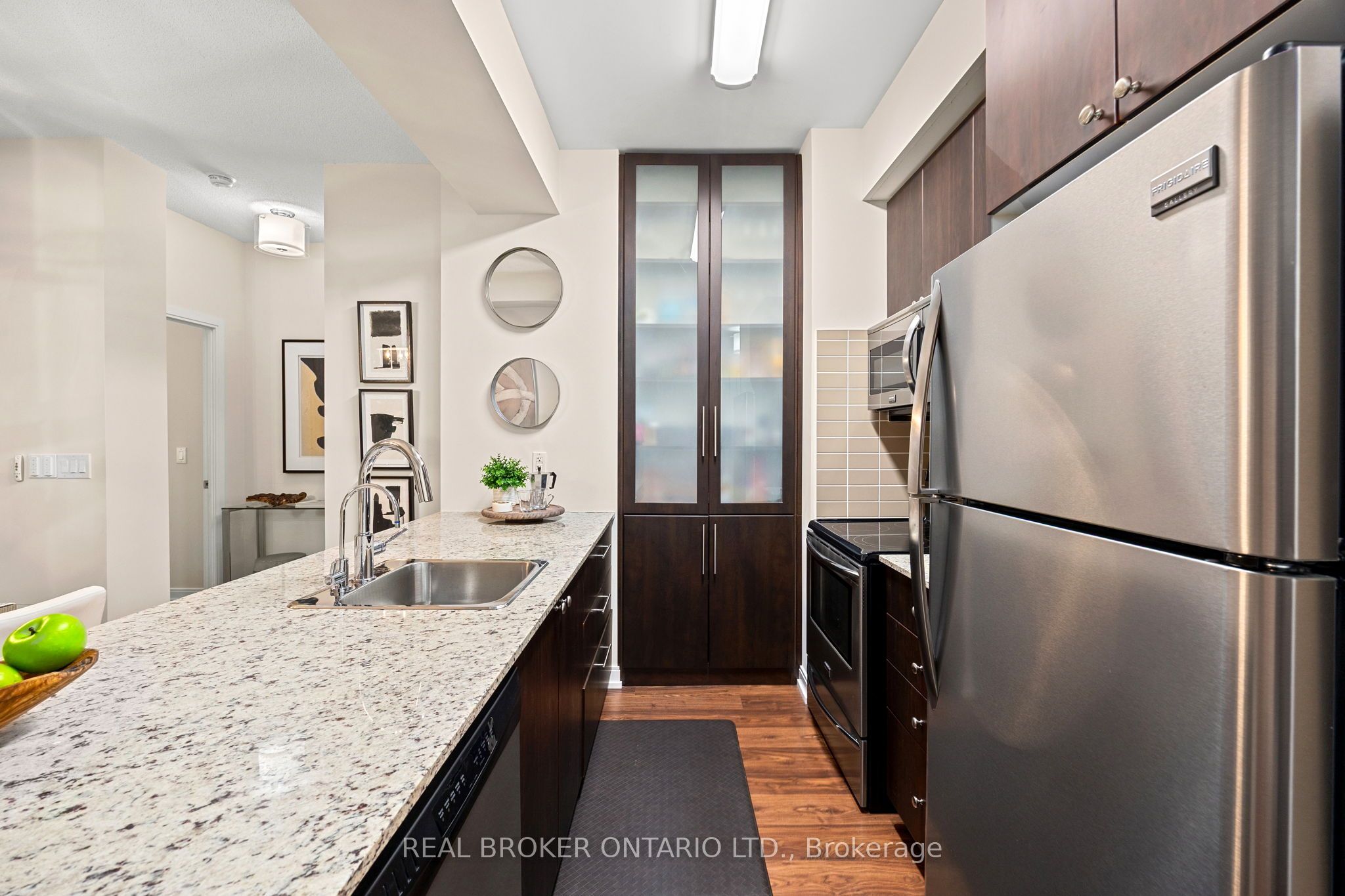 #119 - 181 Village Green Square Property Photo 6