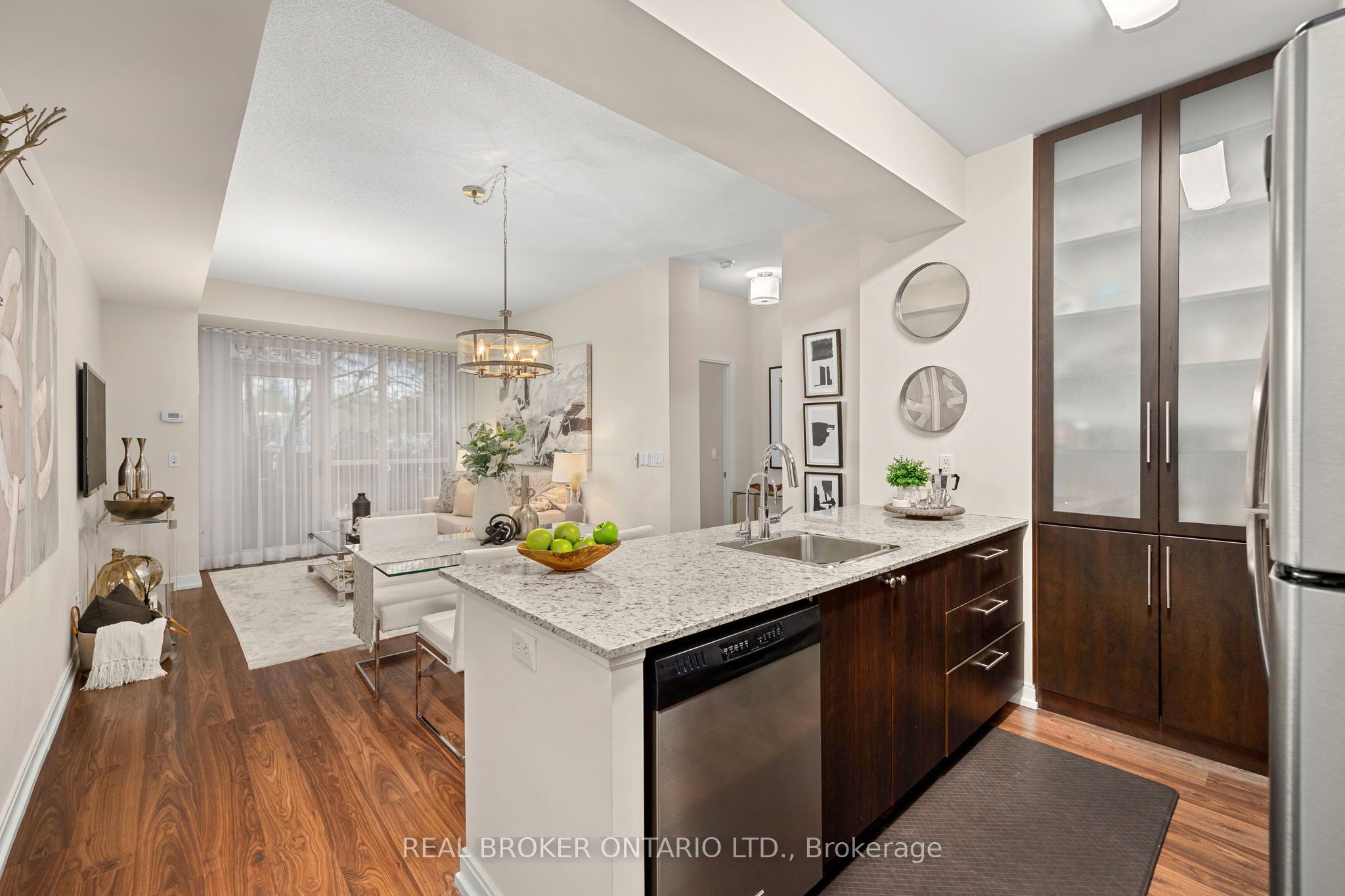 #119 - 181 Village Green Square Property Photo 8
