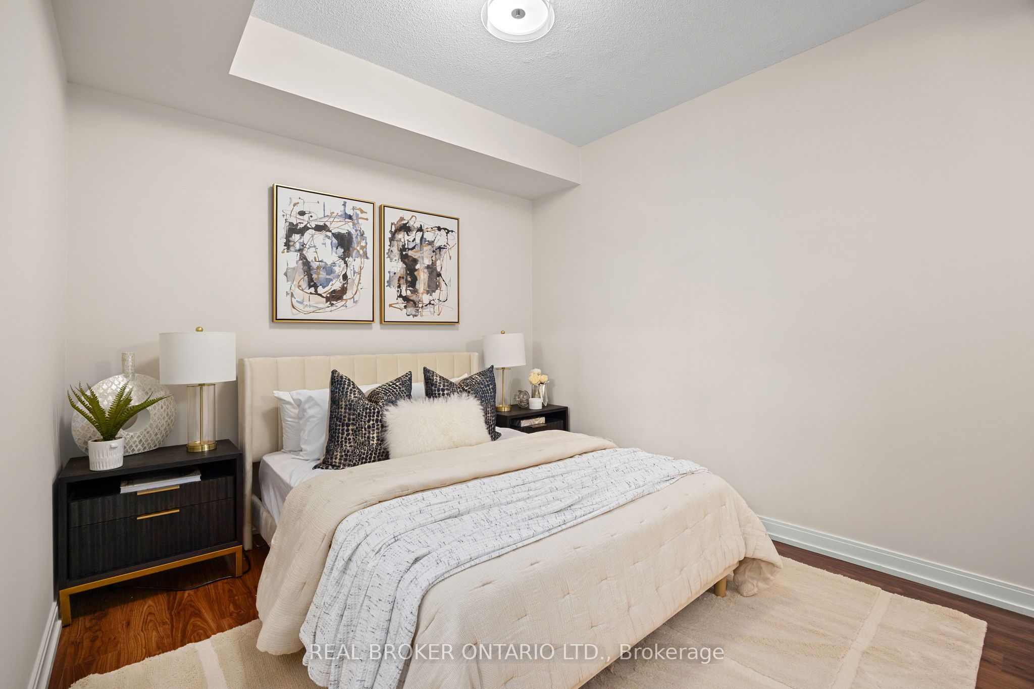 #119 - 181 Village Green Square Property Photo 12