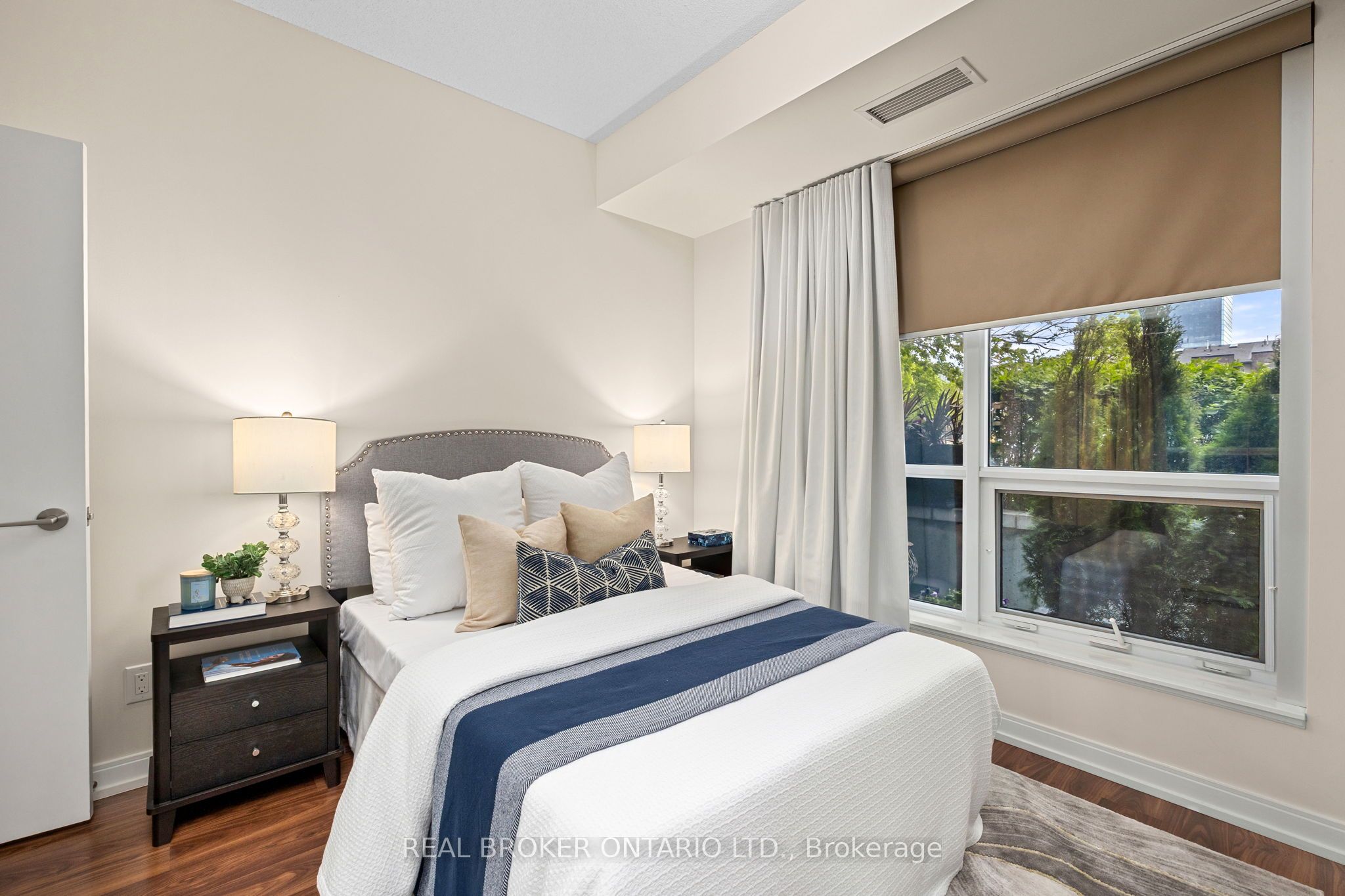 #119 - 181 Village Green Square Property Photo 16