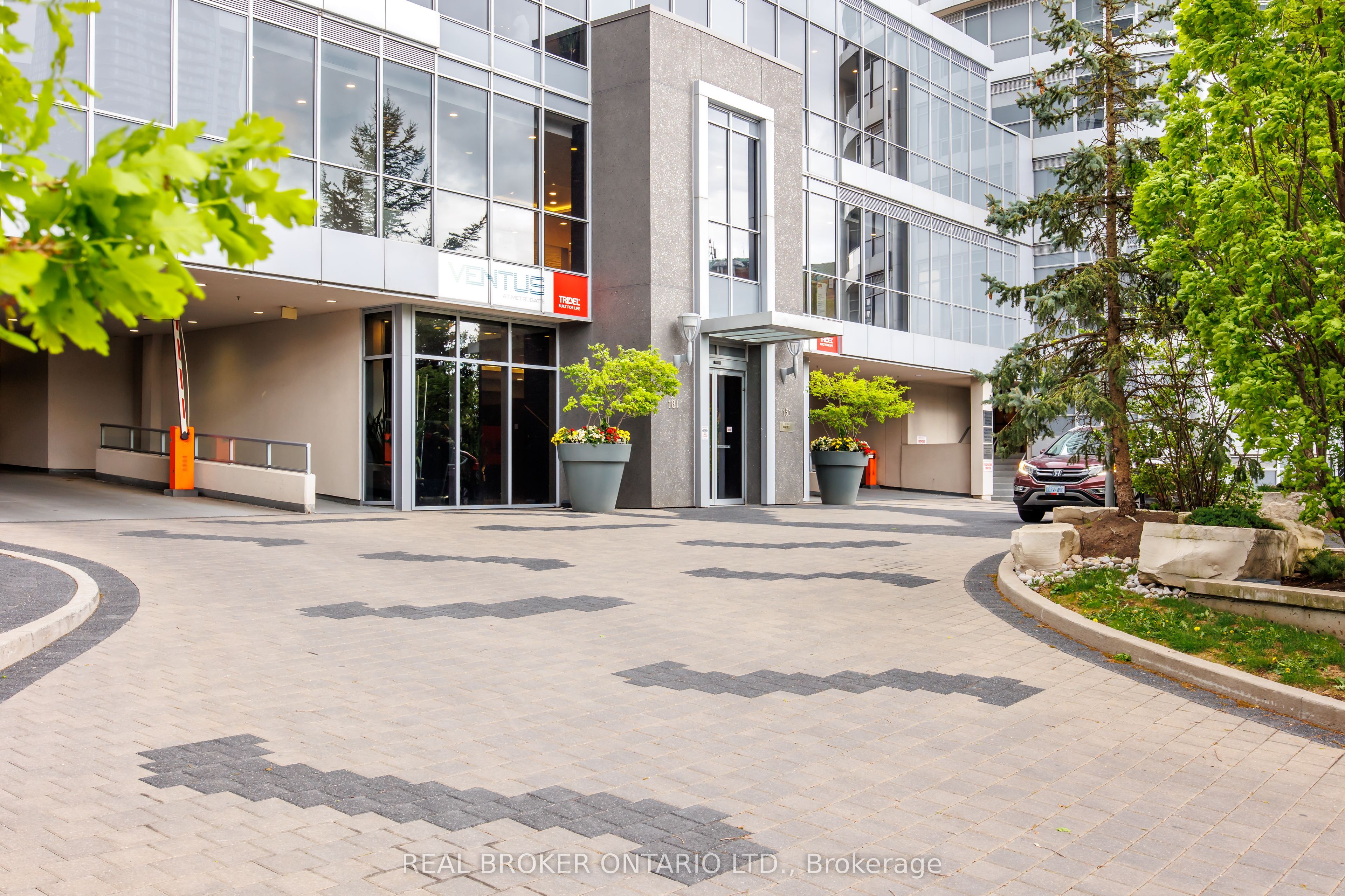#119 - 181 Village Green Square Property Photo 25