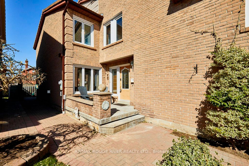44 Carlisle Crescent Property Photo 4