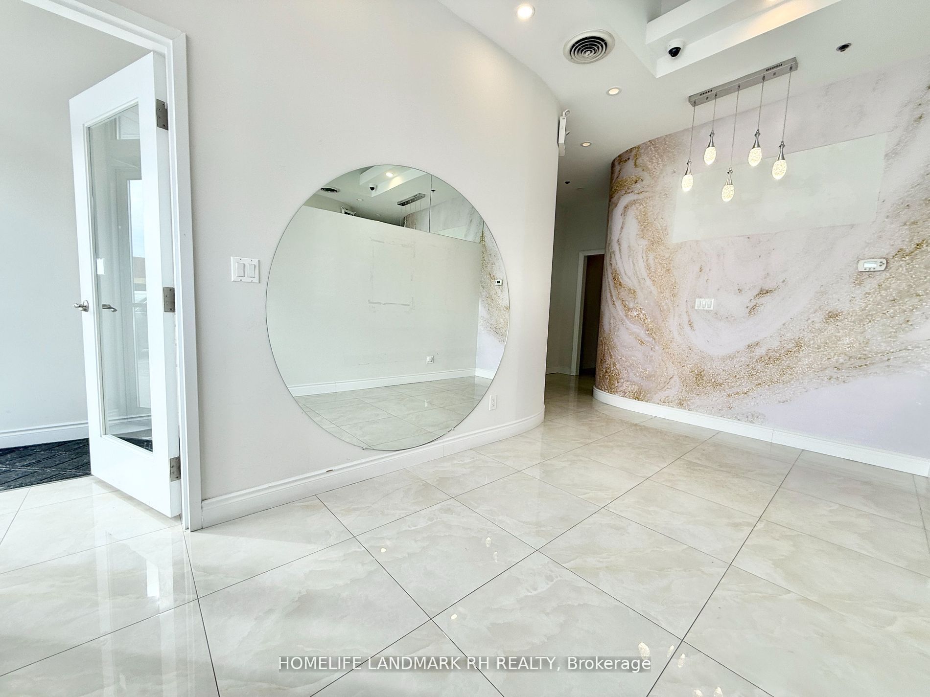 668 Silver Star Boulevard 216 Property Photo 5