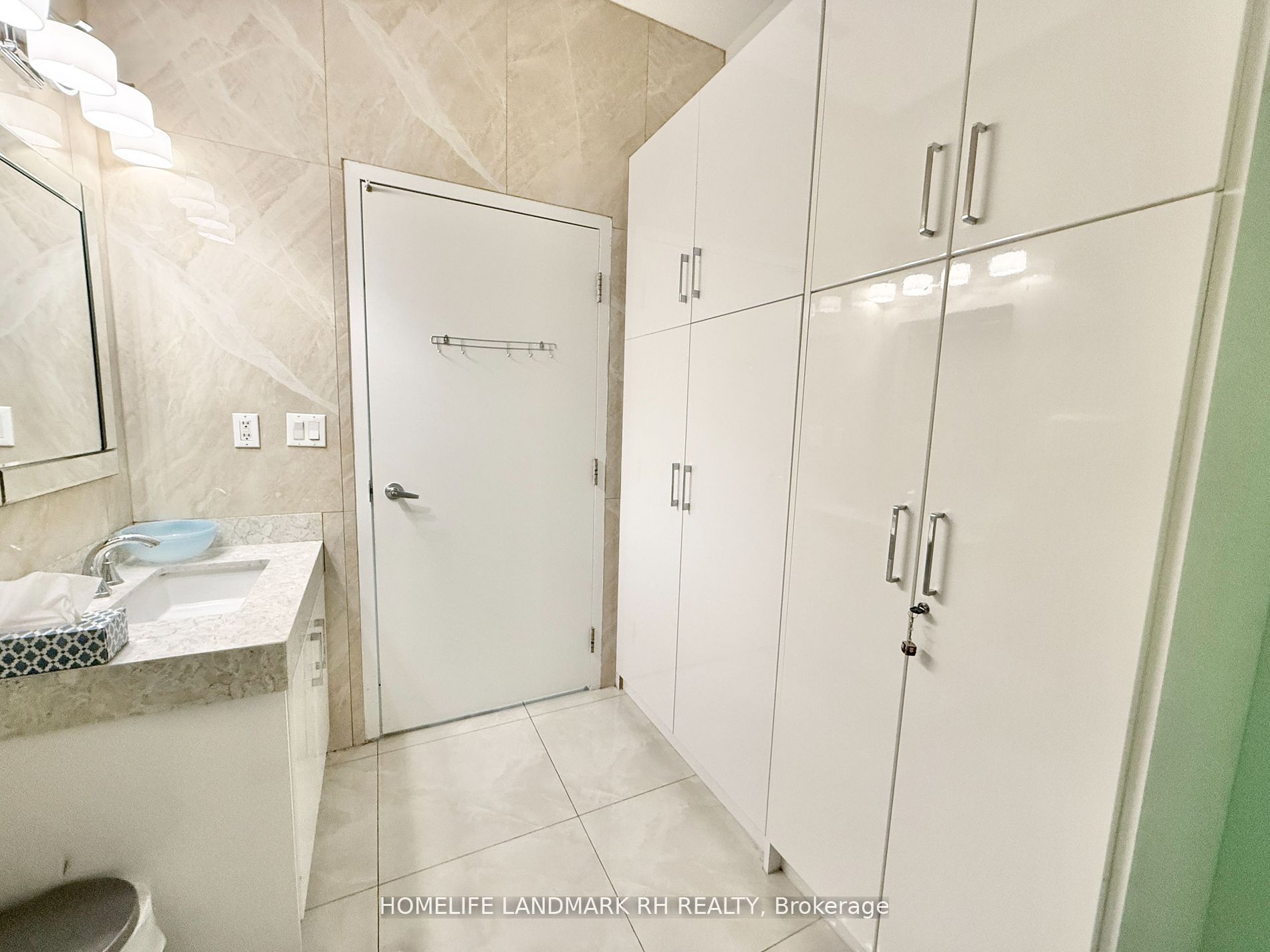 668 Silver Star Boulevard 216 Property Photo 11
