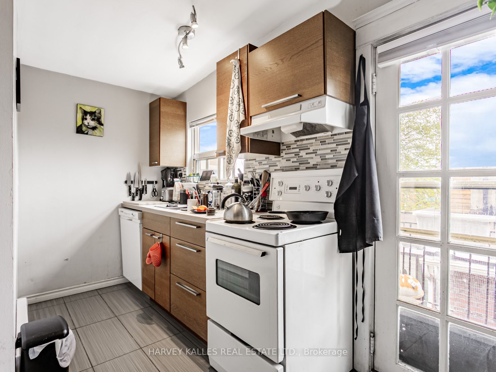45 Strathmore Boulevard Property Photo 9