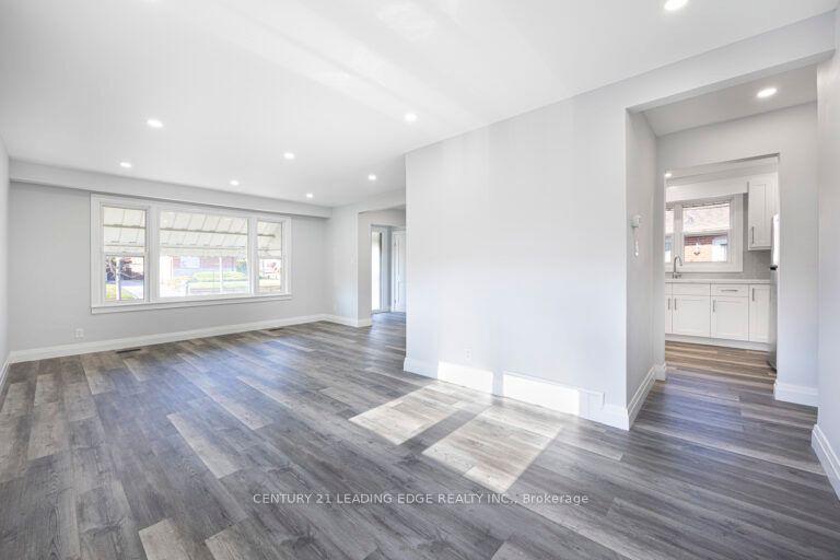 121 Hiscock Boulevard Property Photo 4