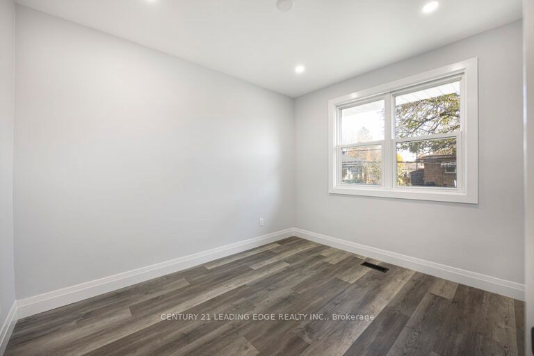 121 Hiscock Boulevard Property Photo 11