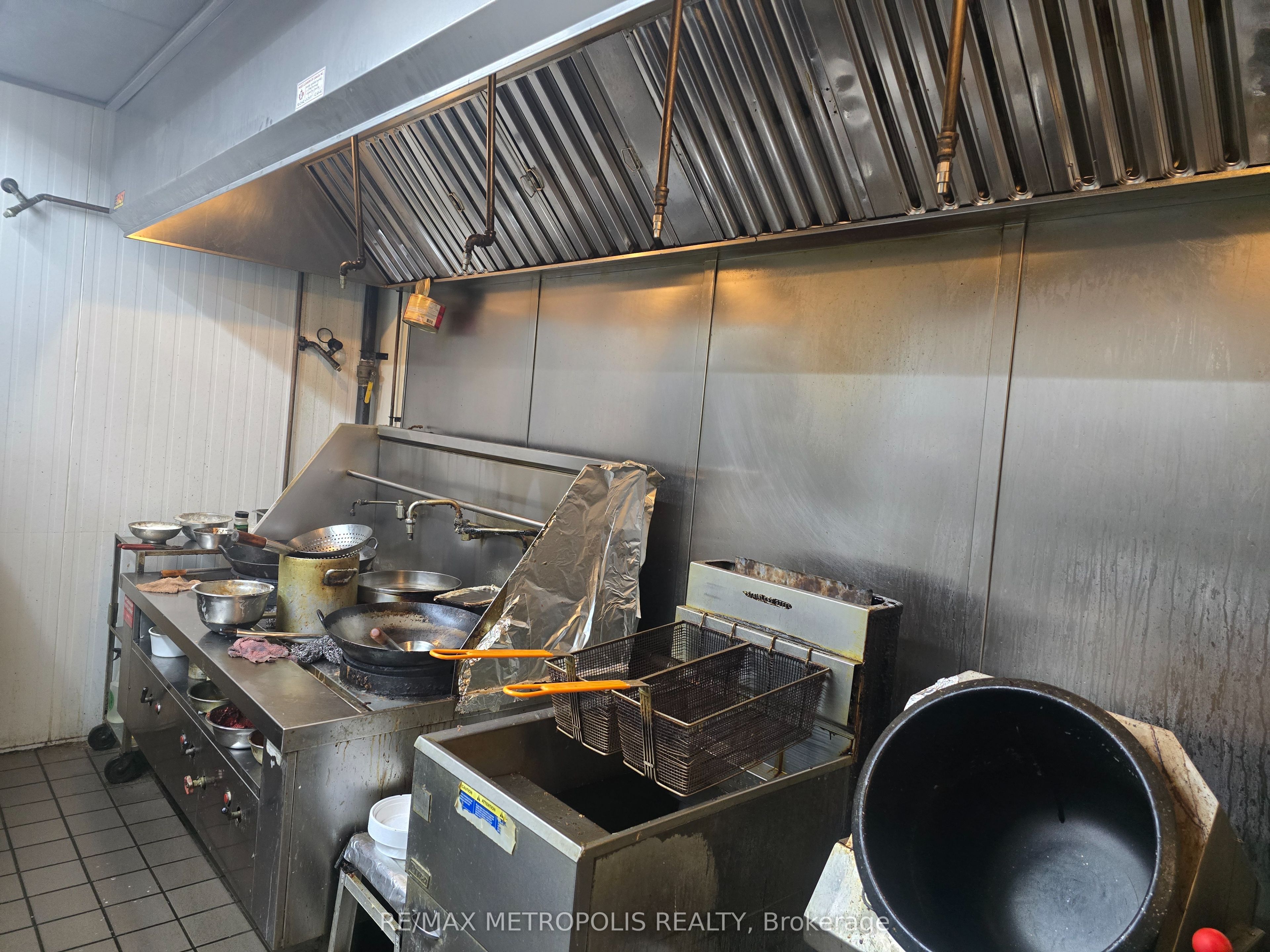 2432 Eglinton Avenue Property Photo 6