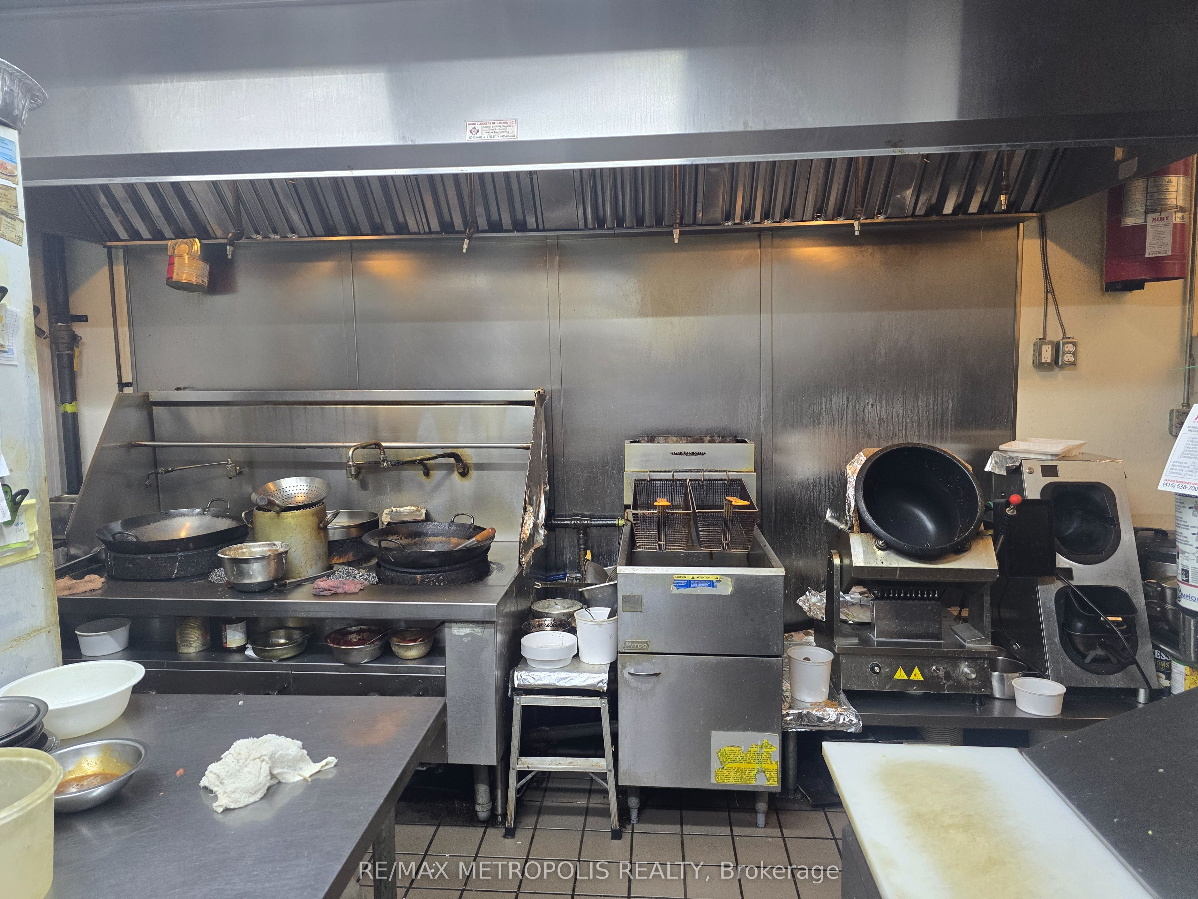 2432 Eglinton Avenue Property Photo 14