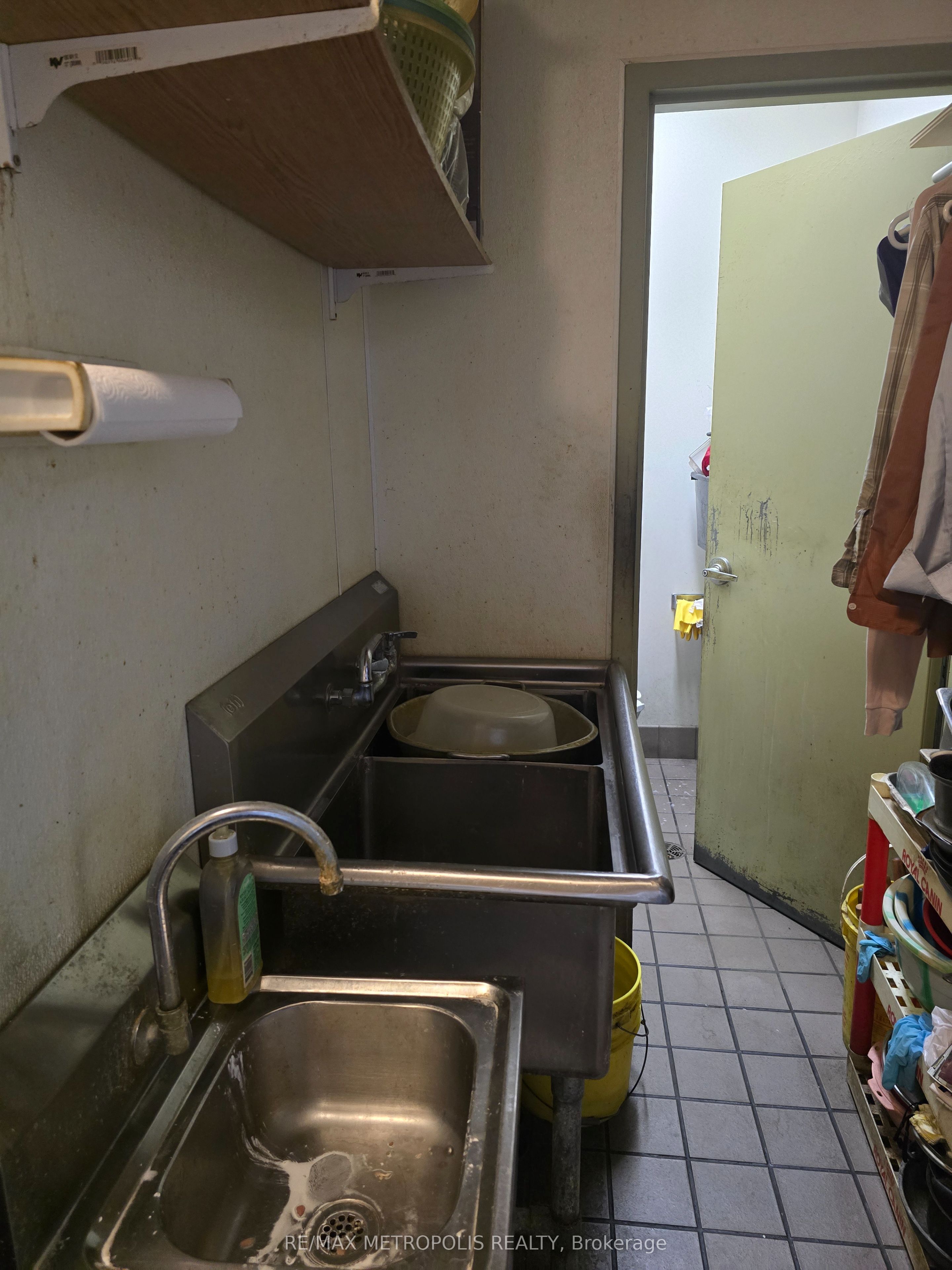 2432 Eglinton Avenue Property Photo 17