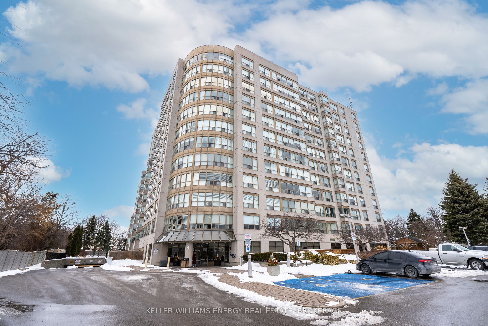712 Rossland Rd E Property Photo 1